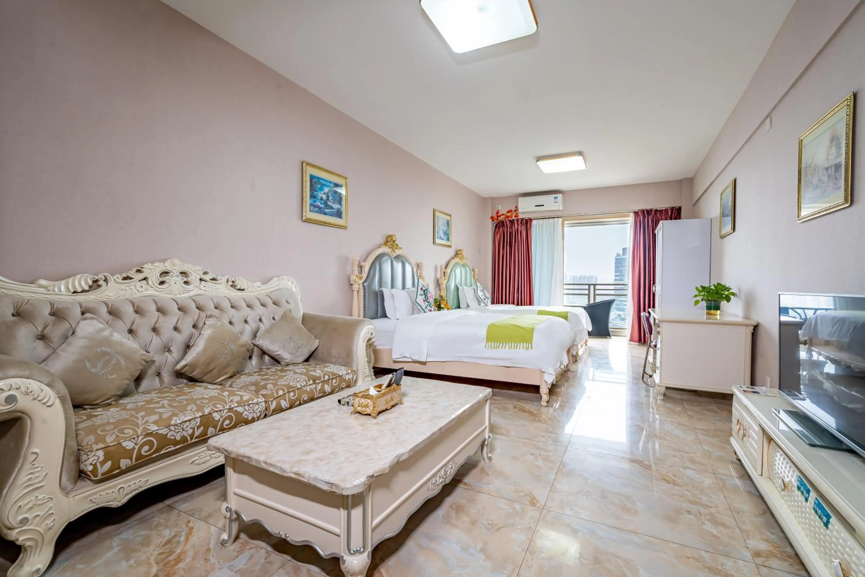 Bed in WAIFIDEN Guangzhou HaiZhu Square WanYi Apartment