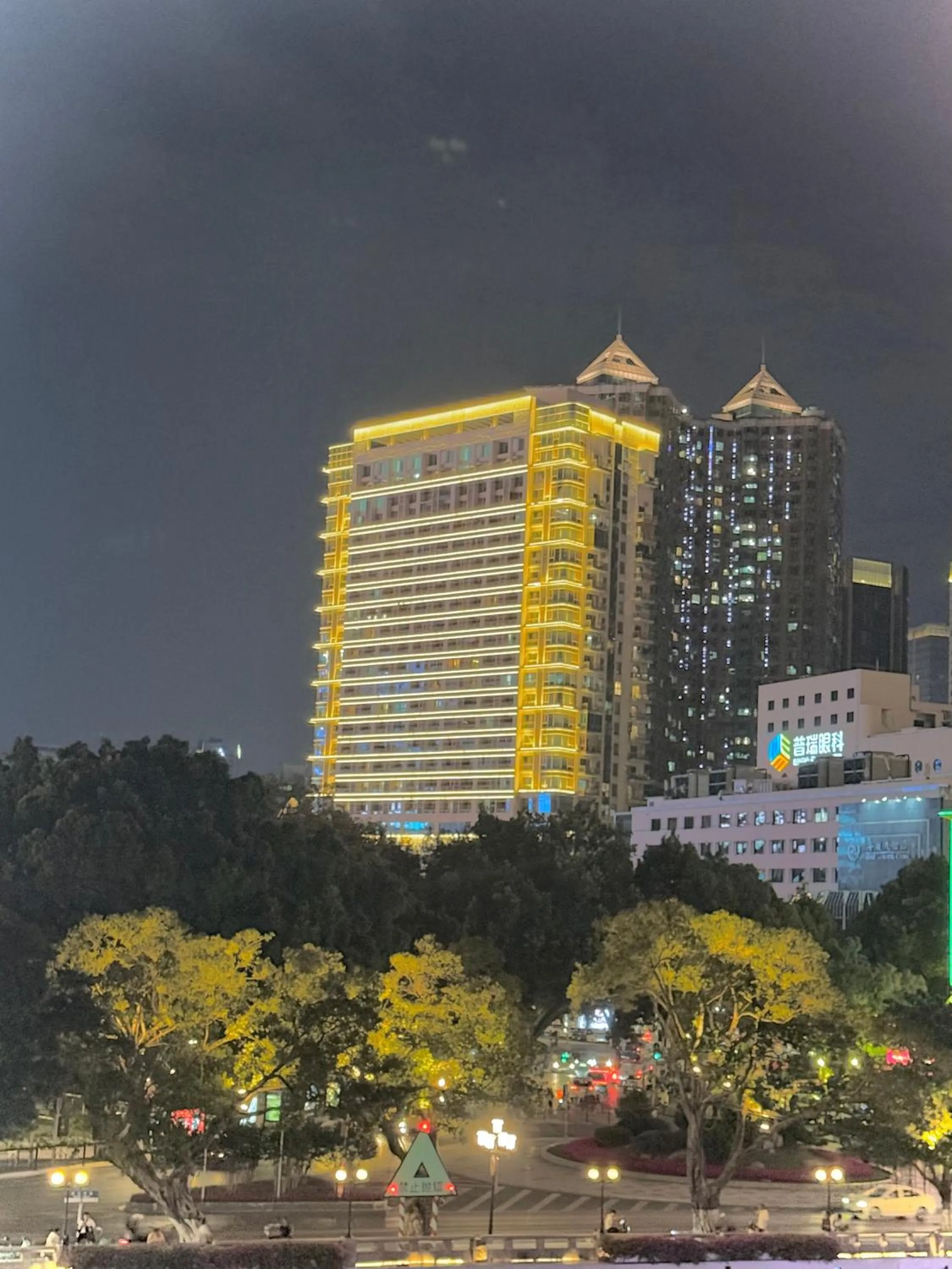 WAIFIDEN Guangzhou HaiZhu Square WanYi Apartment