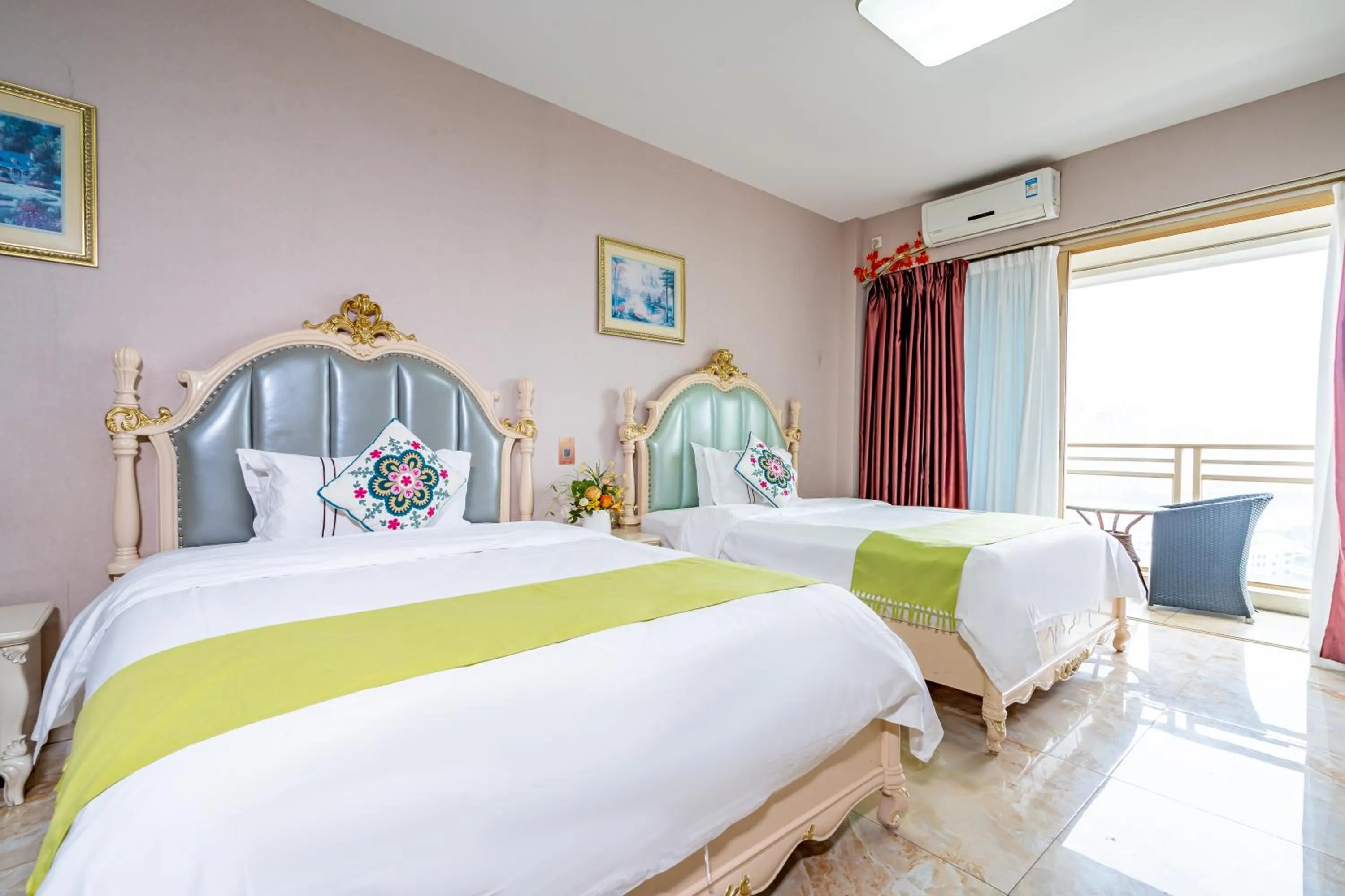 Bed in WAIFIDEN Guangzhou HaiZhu Square WanYi Apartment