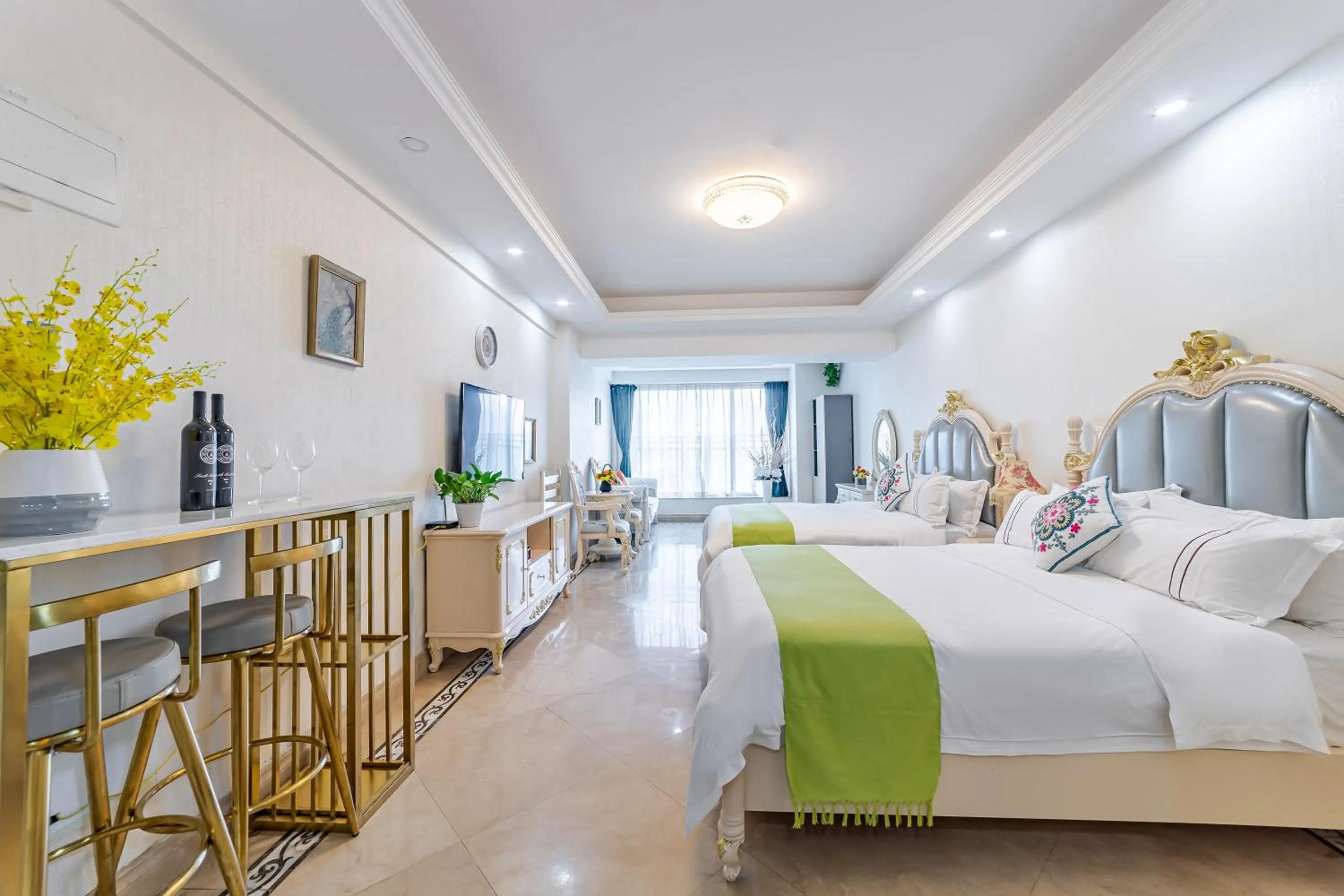 Bed in WAIFIDEN Guangzhou HaiZhu Square WanYi Apartment