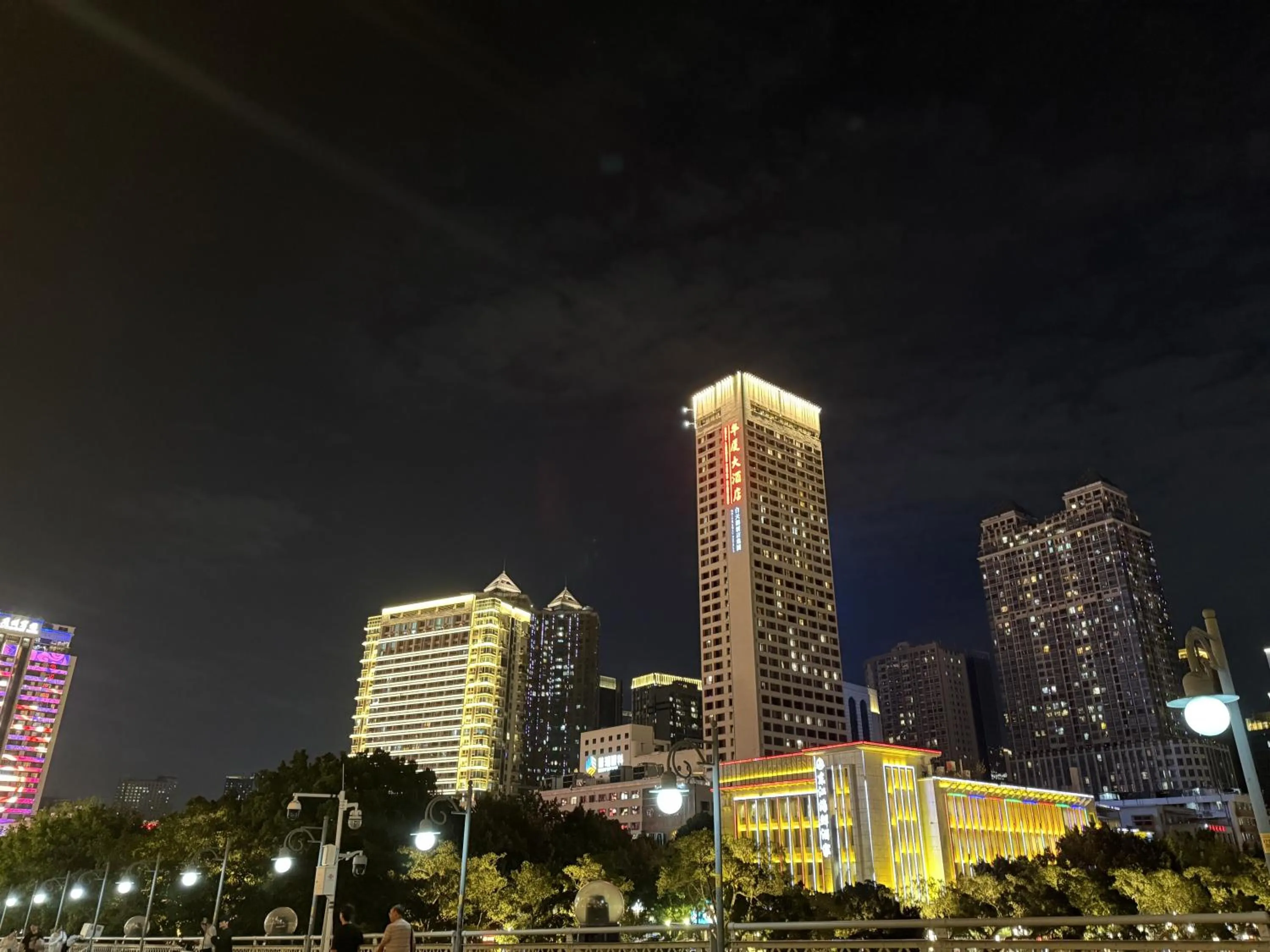 WAIFIDEN Guangzhou HaiZhu Square WanYi Apartment