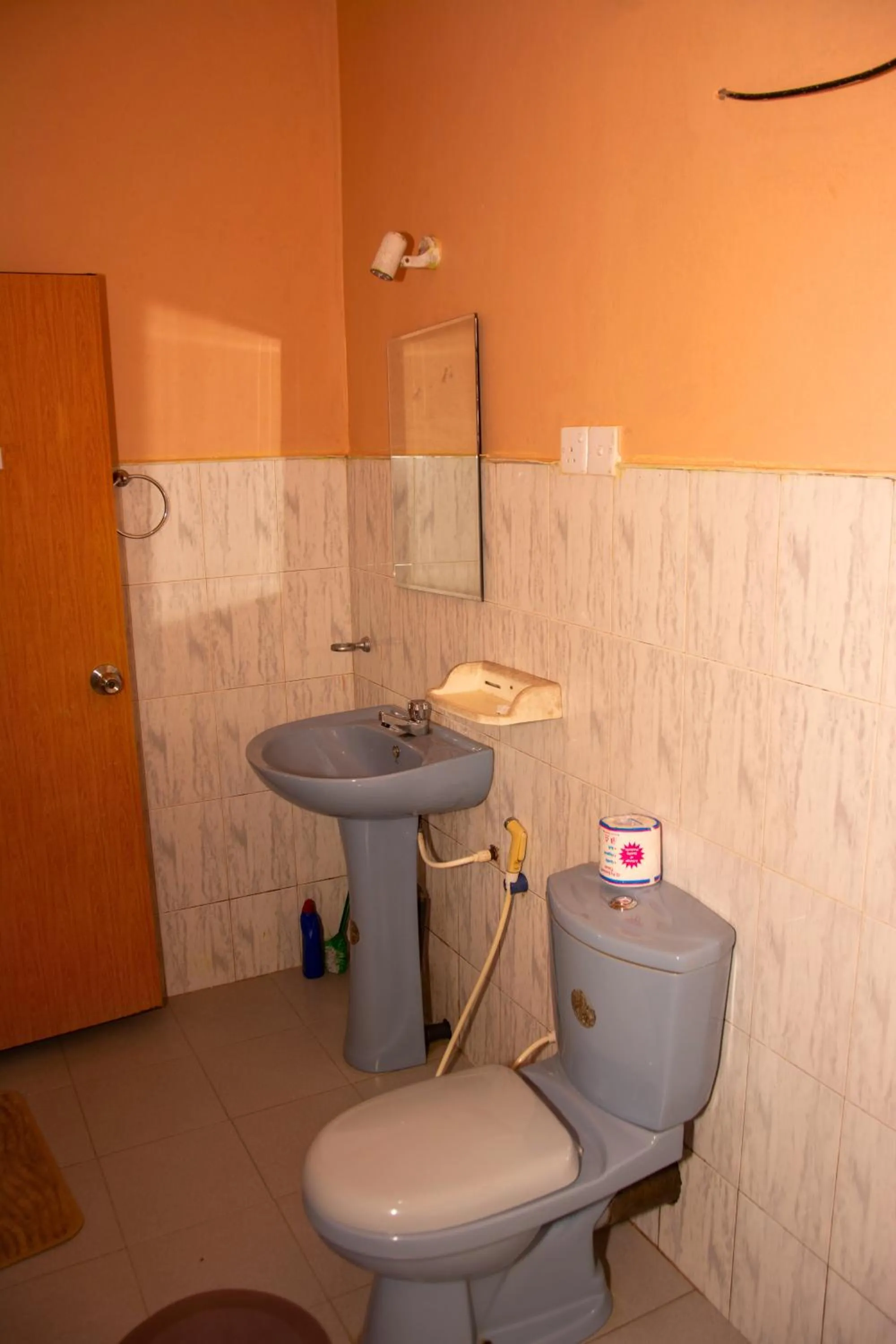 Bathroom in 9 Arch view rest inn