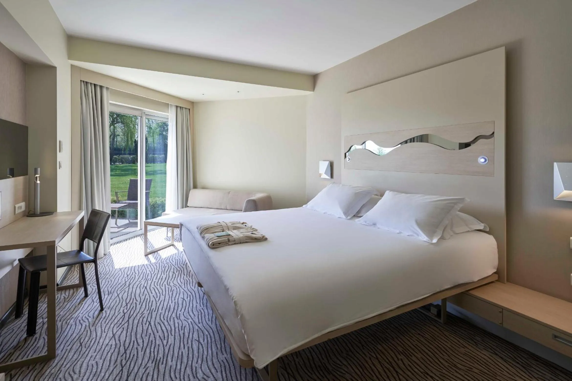 Bed in Richmond Nua Wellness Spa - Adult Only