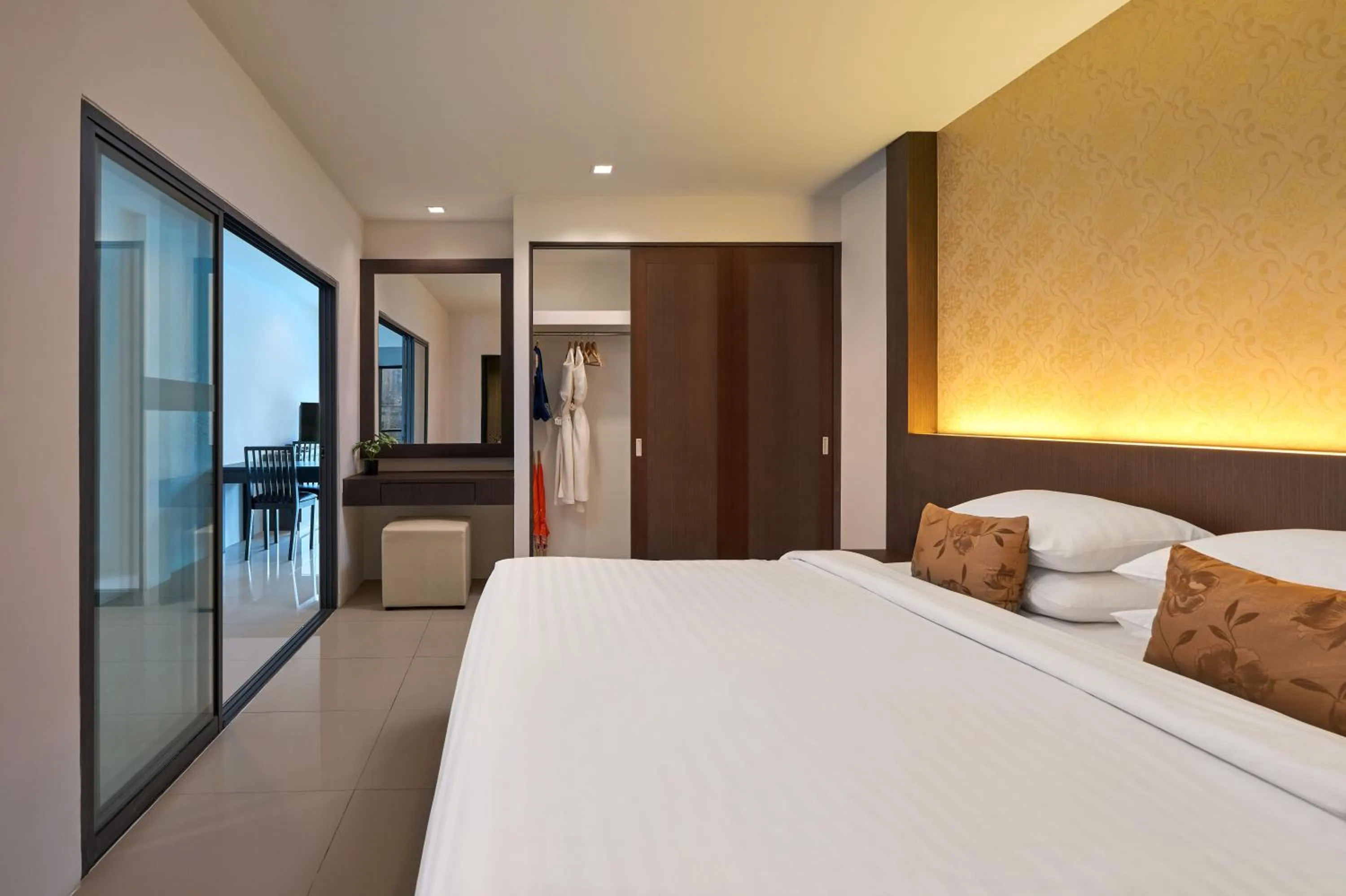 Bed in Patong Bay Hill