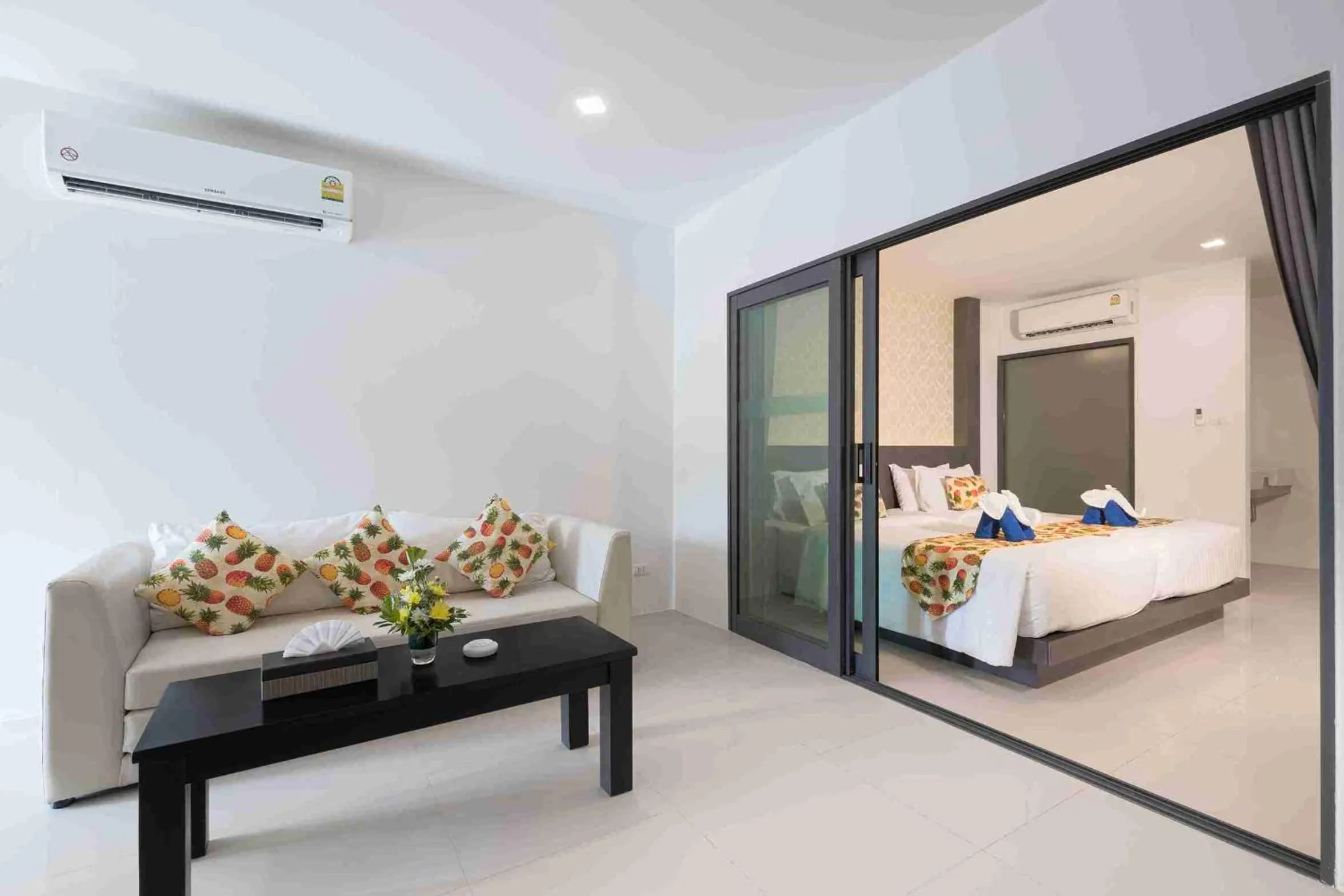 Living room, Bed in Patong Bay Hill