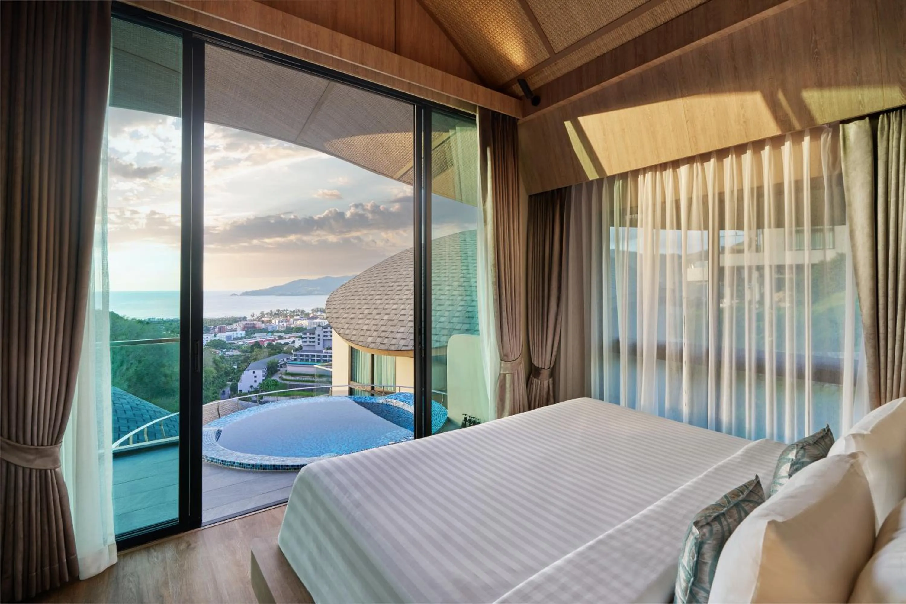 Bed in Patong Bay Hill