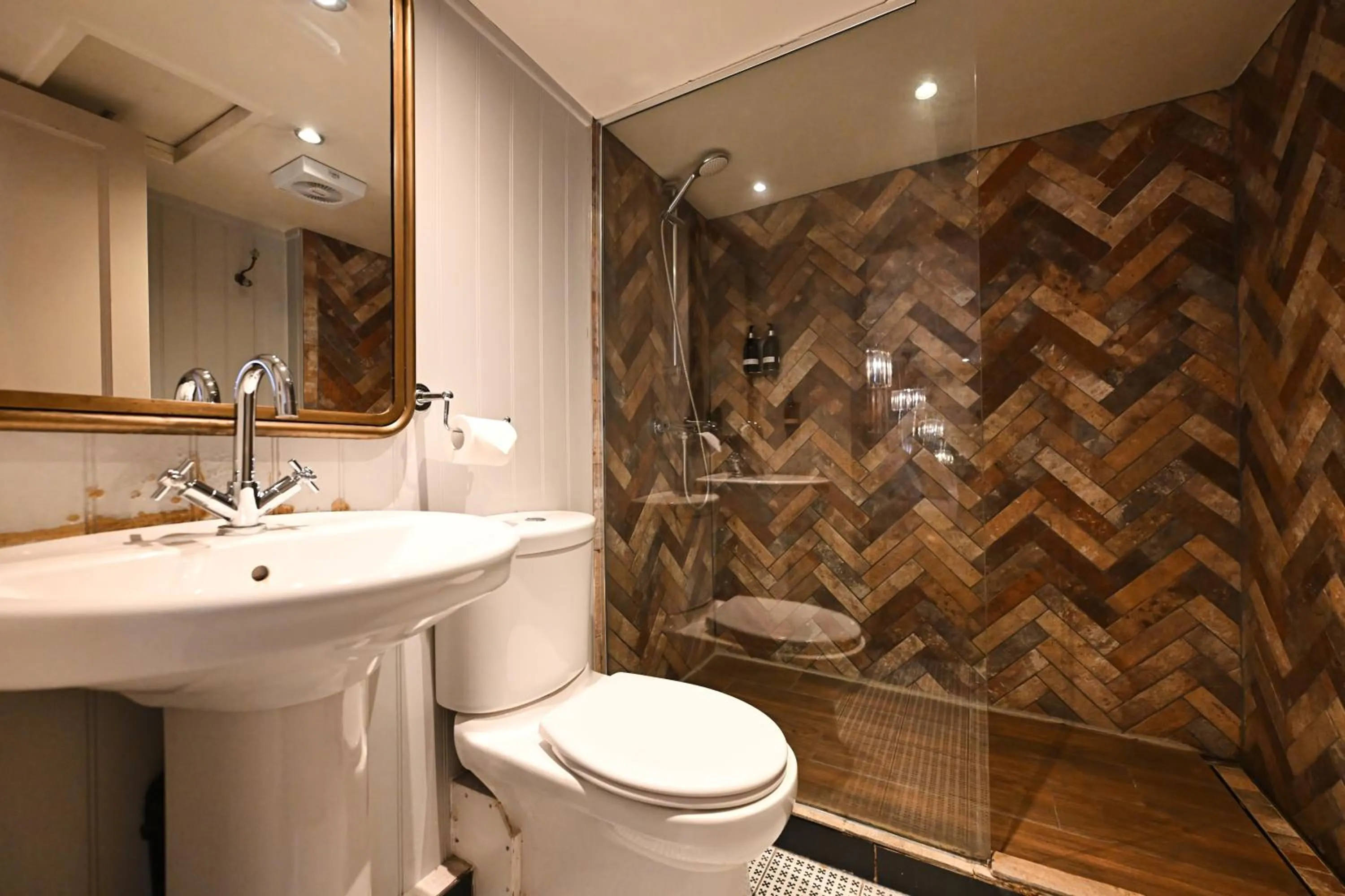 Bathroom in The King's Head