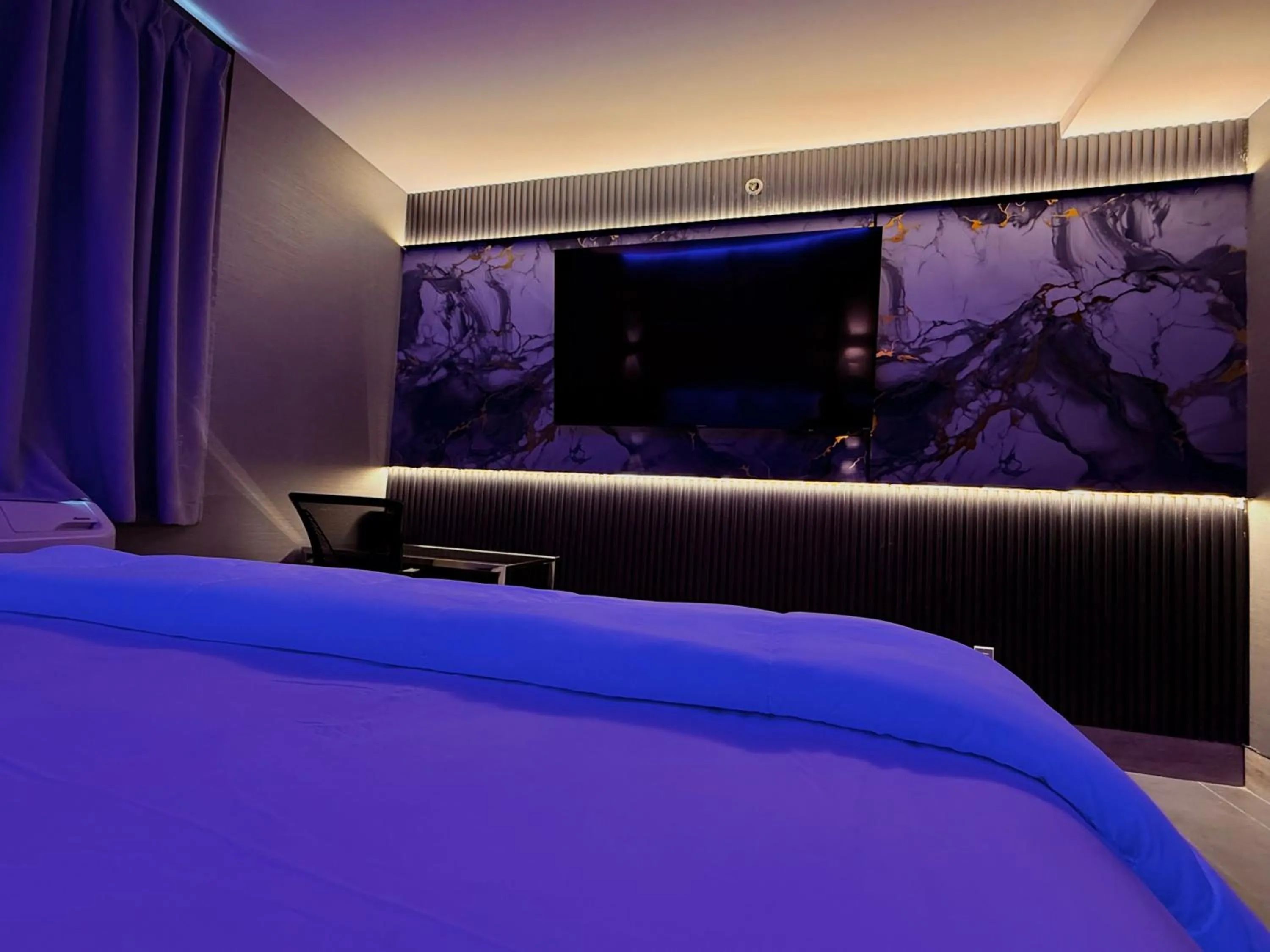 Bed in Umbrella Hotel Bronx