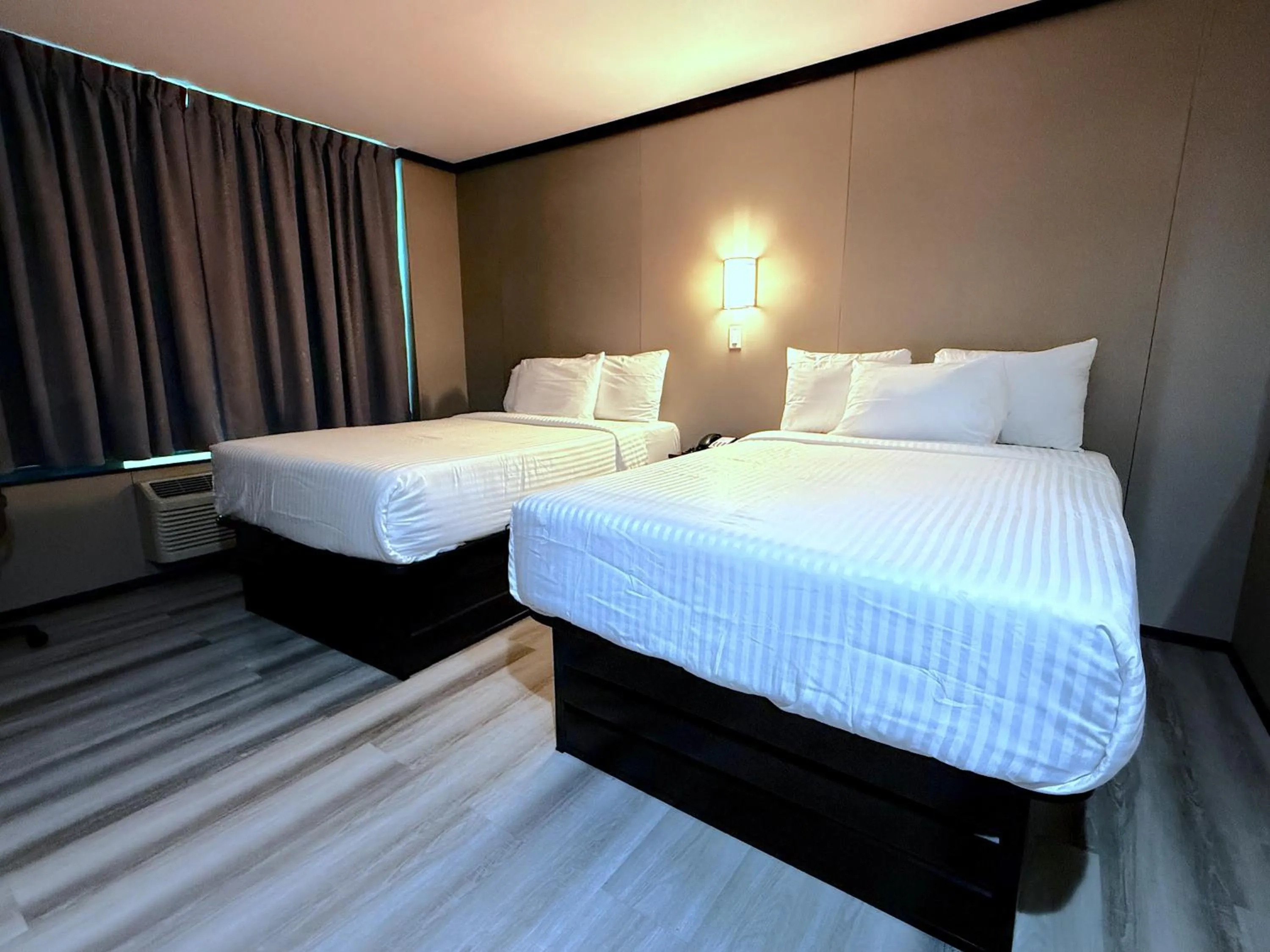 Bedroom, Bed in Umbrella Hotel Bronx