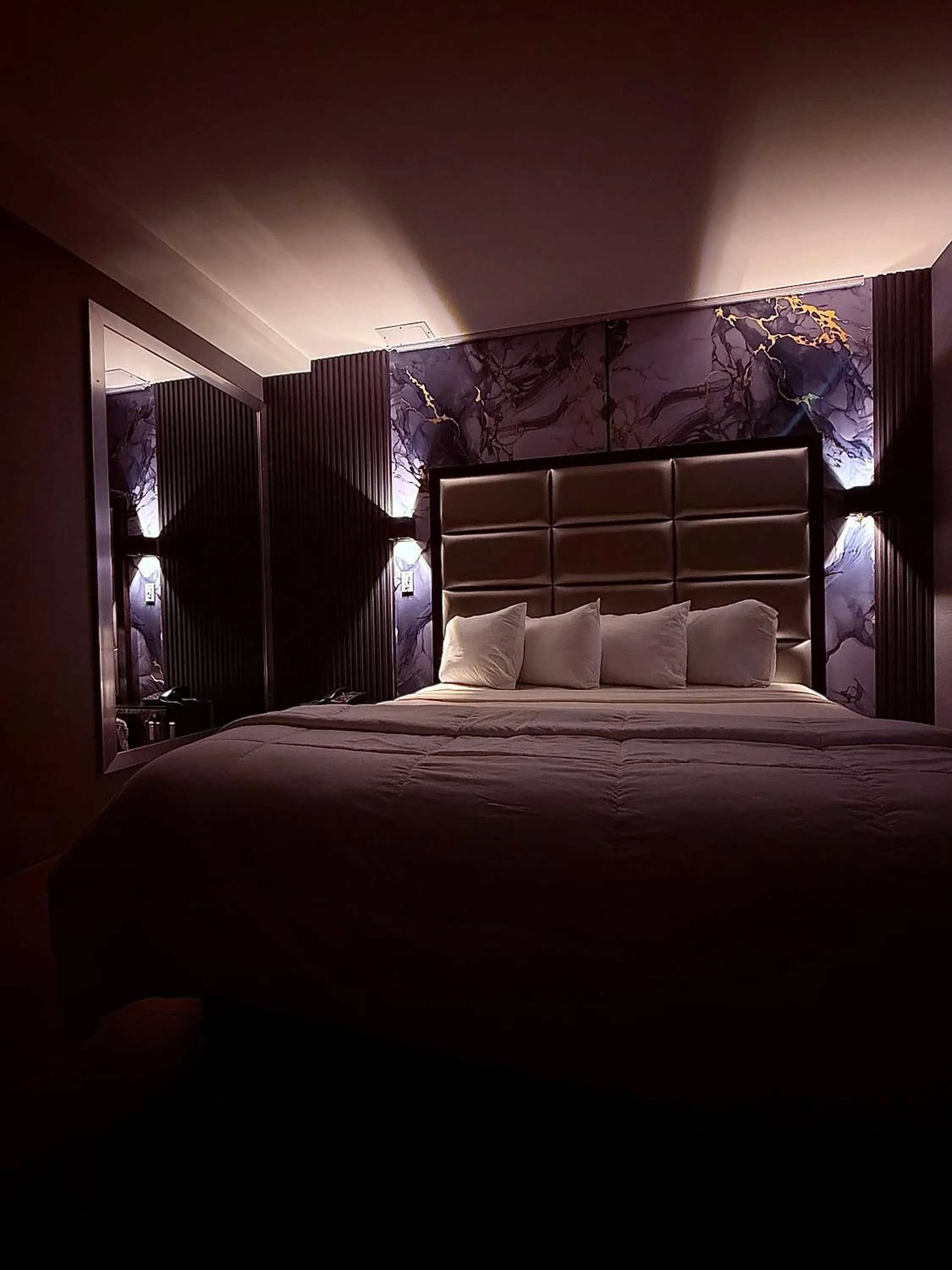 Bed in Umbrella Hotel Bronx