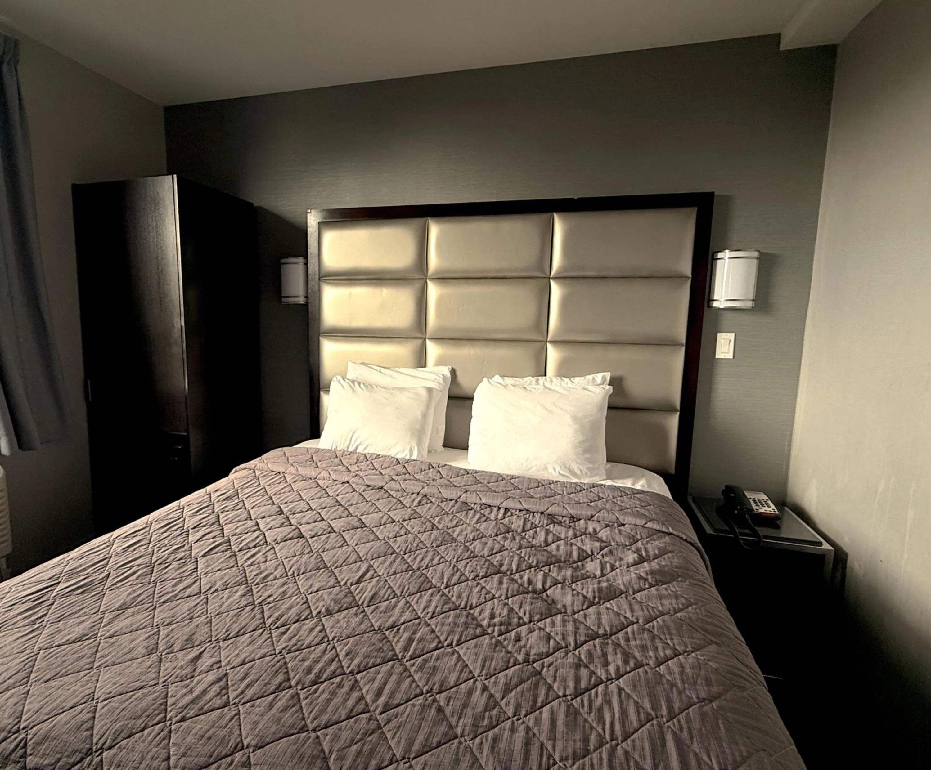 Photo of the whole room, Bed in Umbrella Hotel Bronx