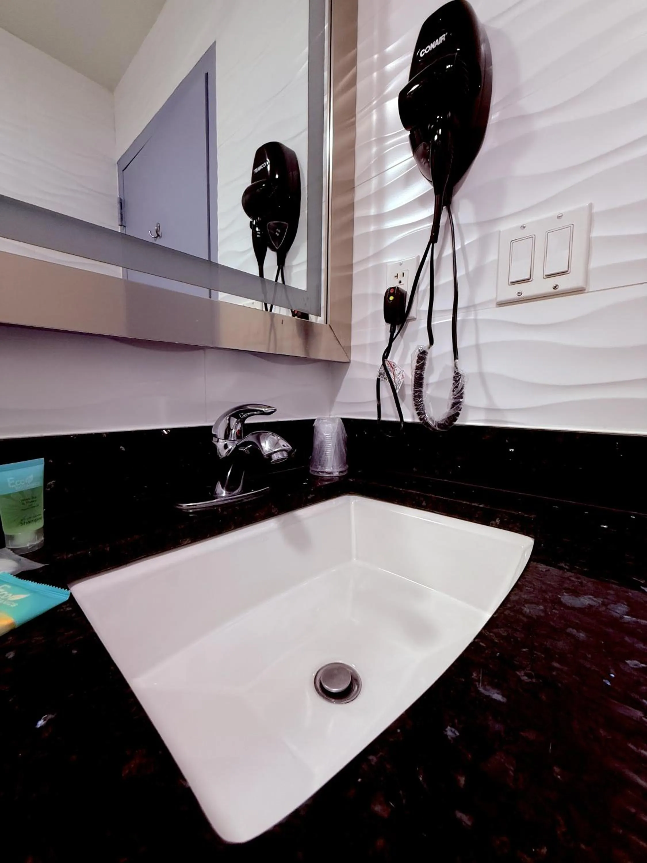 Umbrella Hotel Bronx