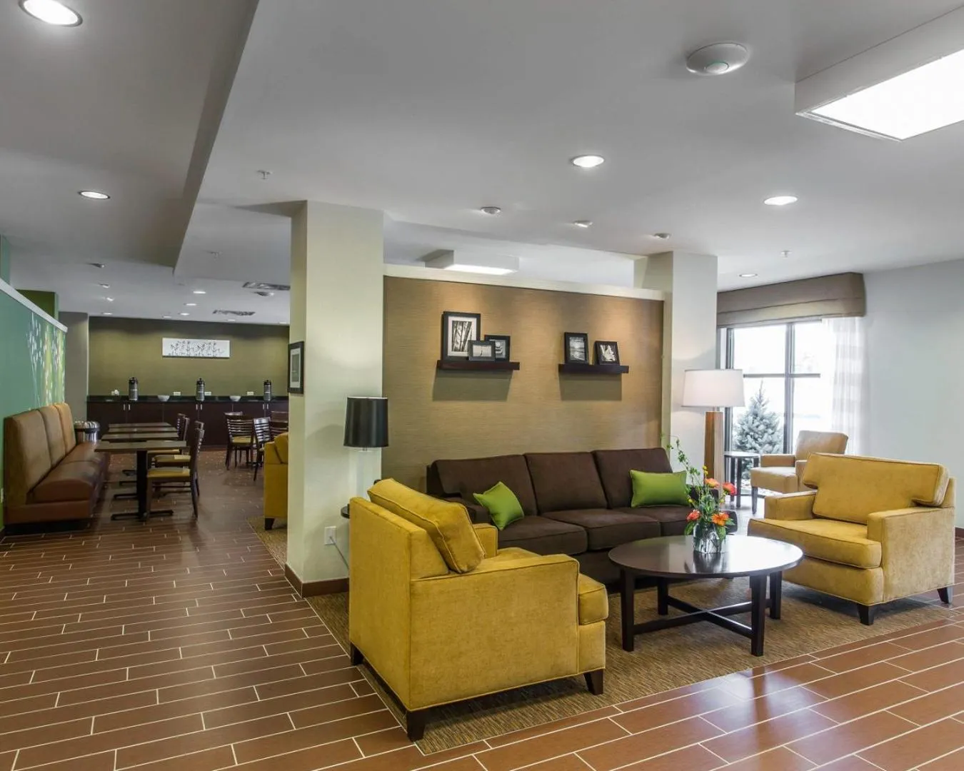 Communal lounge/ TV room in Sleep Inn & Suites Dayton South