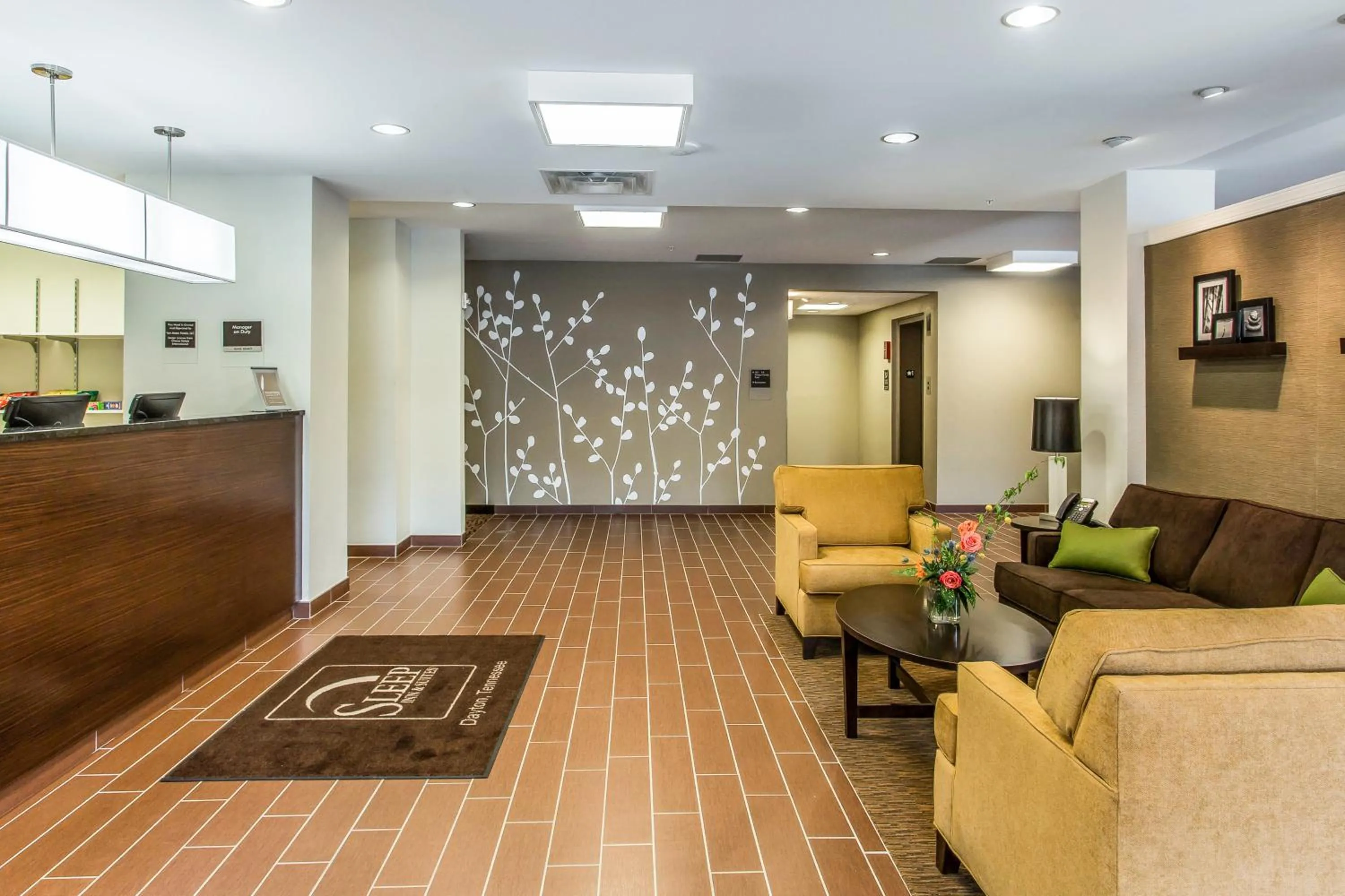 Communal lounge/ TV room in Sleep Inn & Suites Dayton South