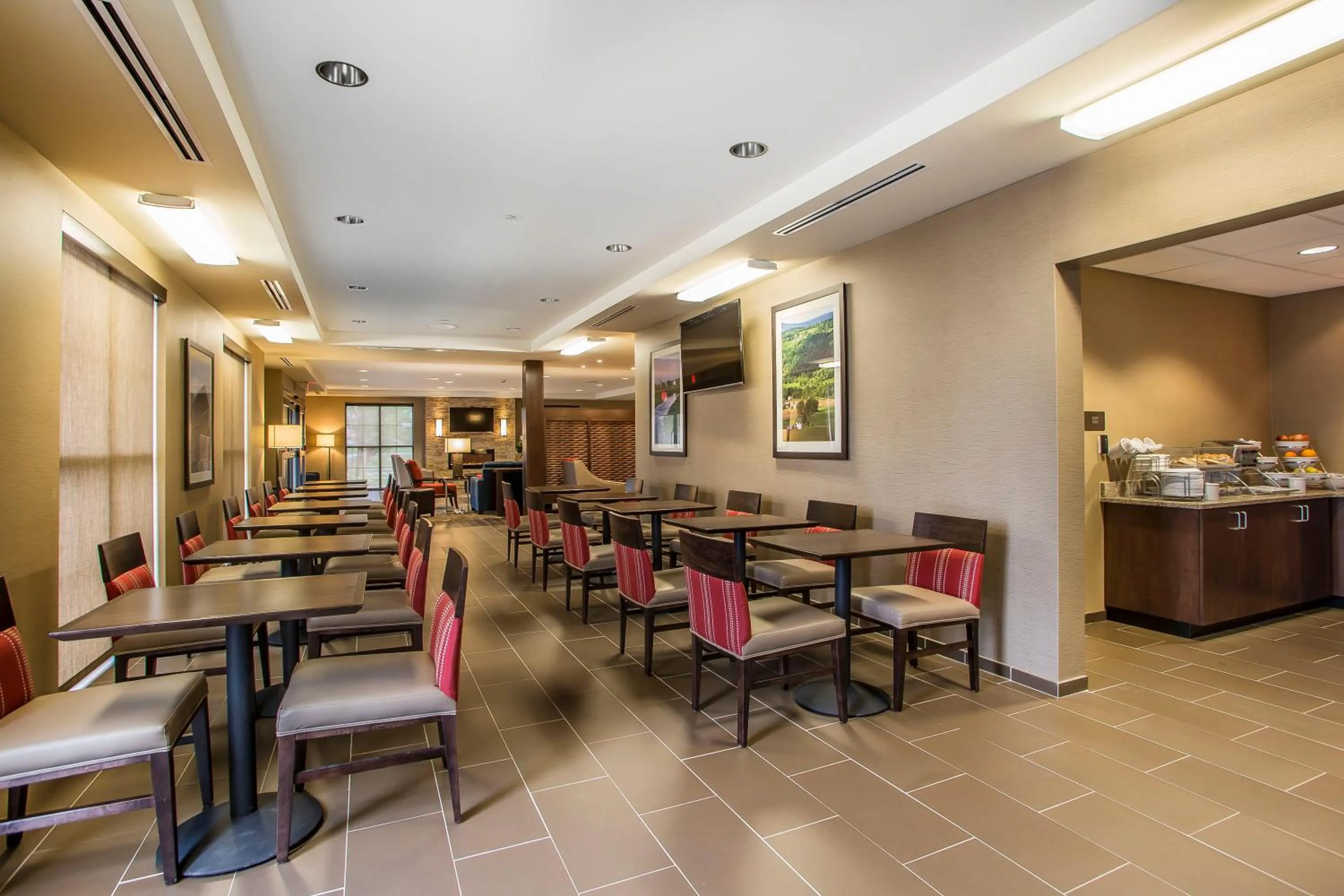 Dining area in Comfort Inn PA Turnpike - I-81