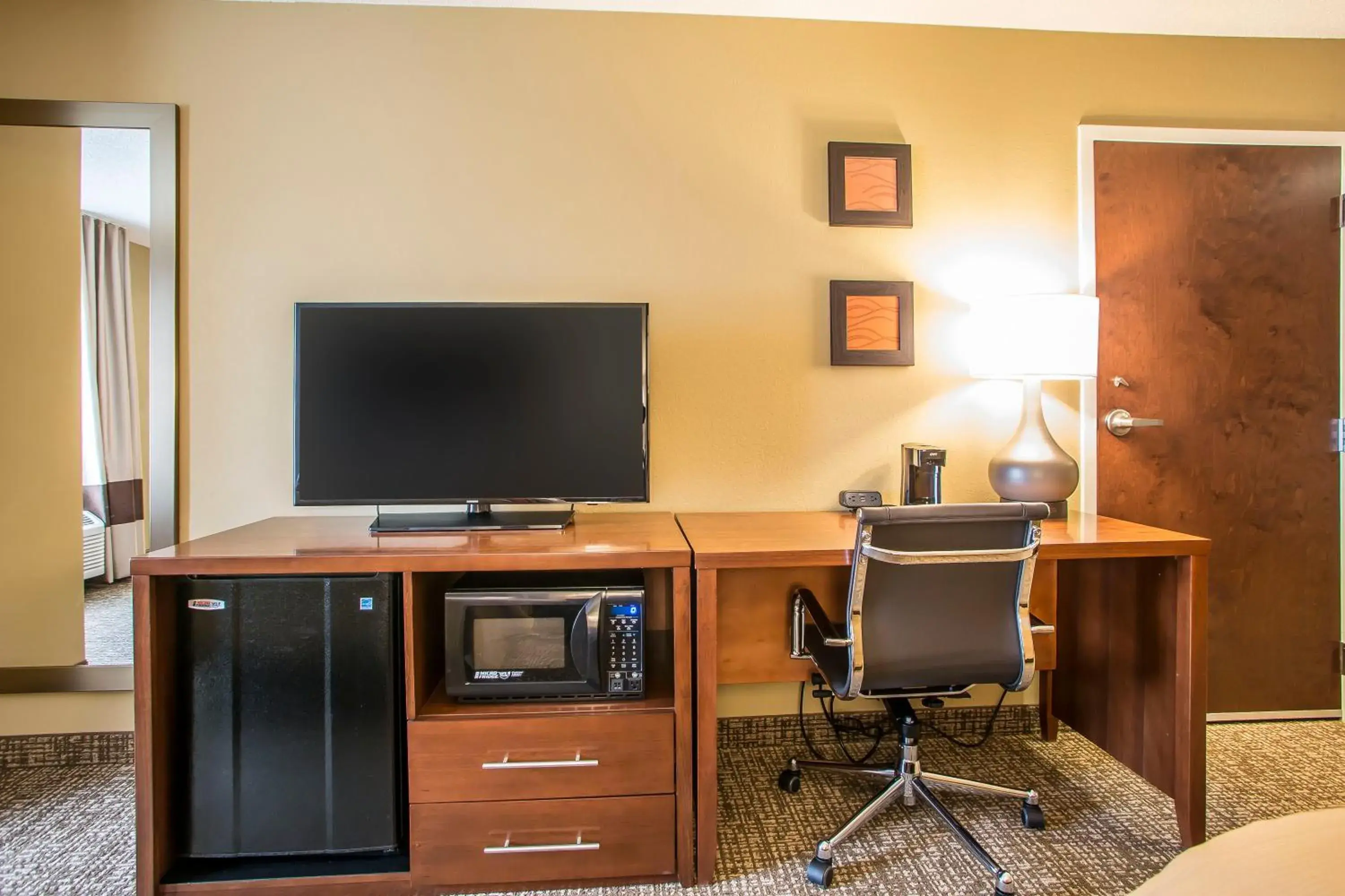 Queen Room with Two Queen Beds - Disability Access in Comfort Inn PA Turnpike - I-81 Queen Room with Two Queen Beds - Disability Access in Comfort Inn PA Turnpike - I-81