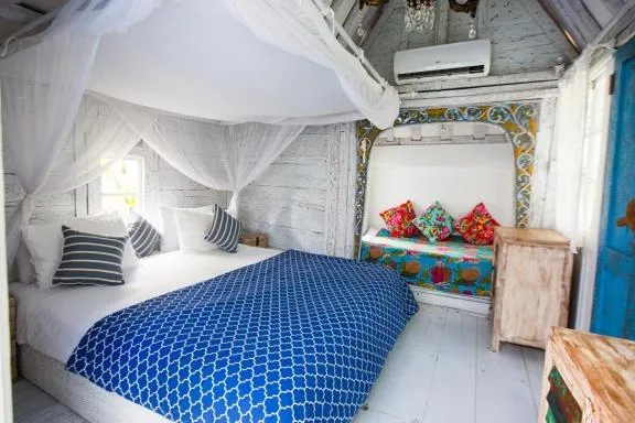 Photo of the whole room, Bed in Lata Lama