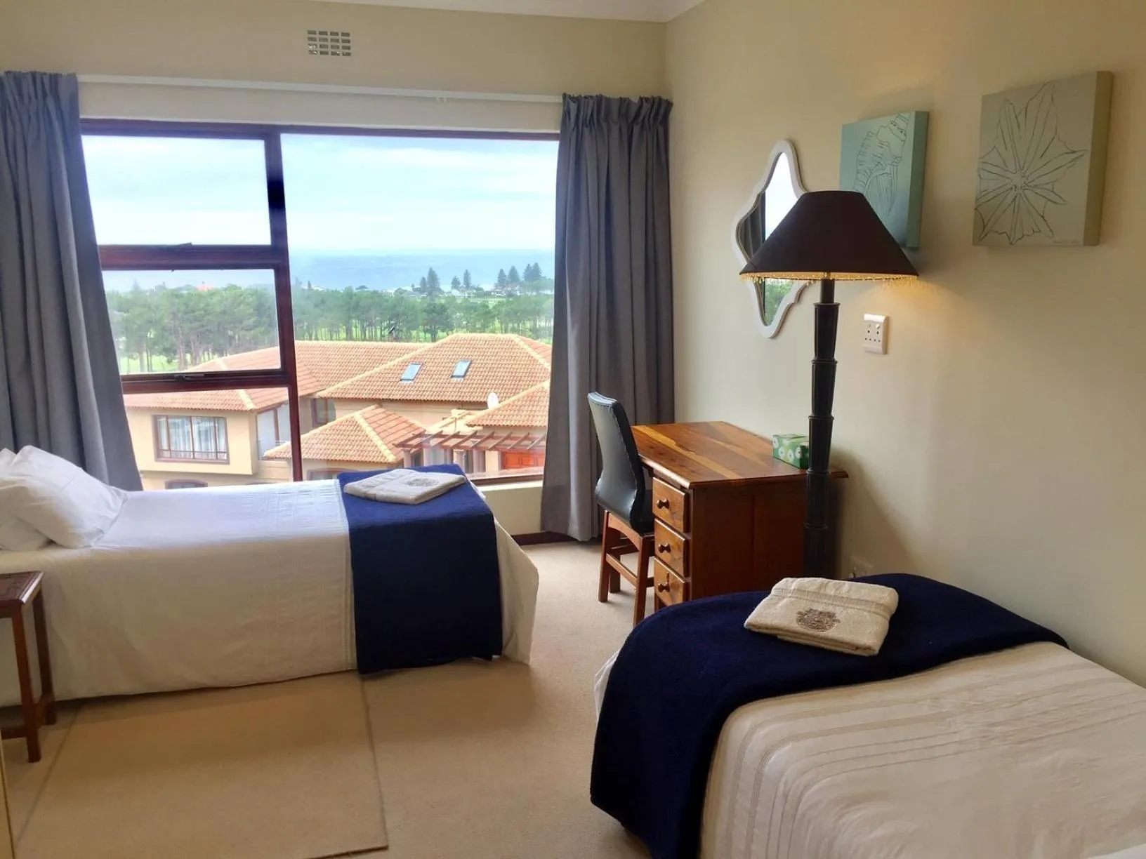 Photo of the whole room, Bed in Hermanus Heights Villa