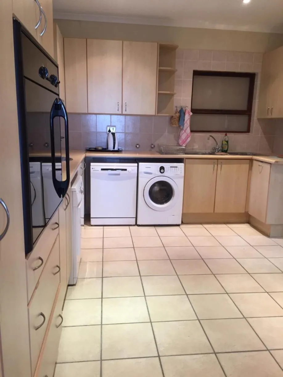 Kitchen or kitchenette in Hermanus Heights Villa