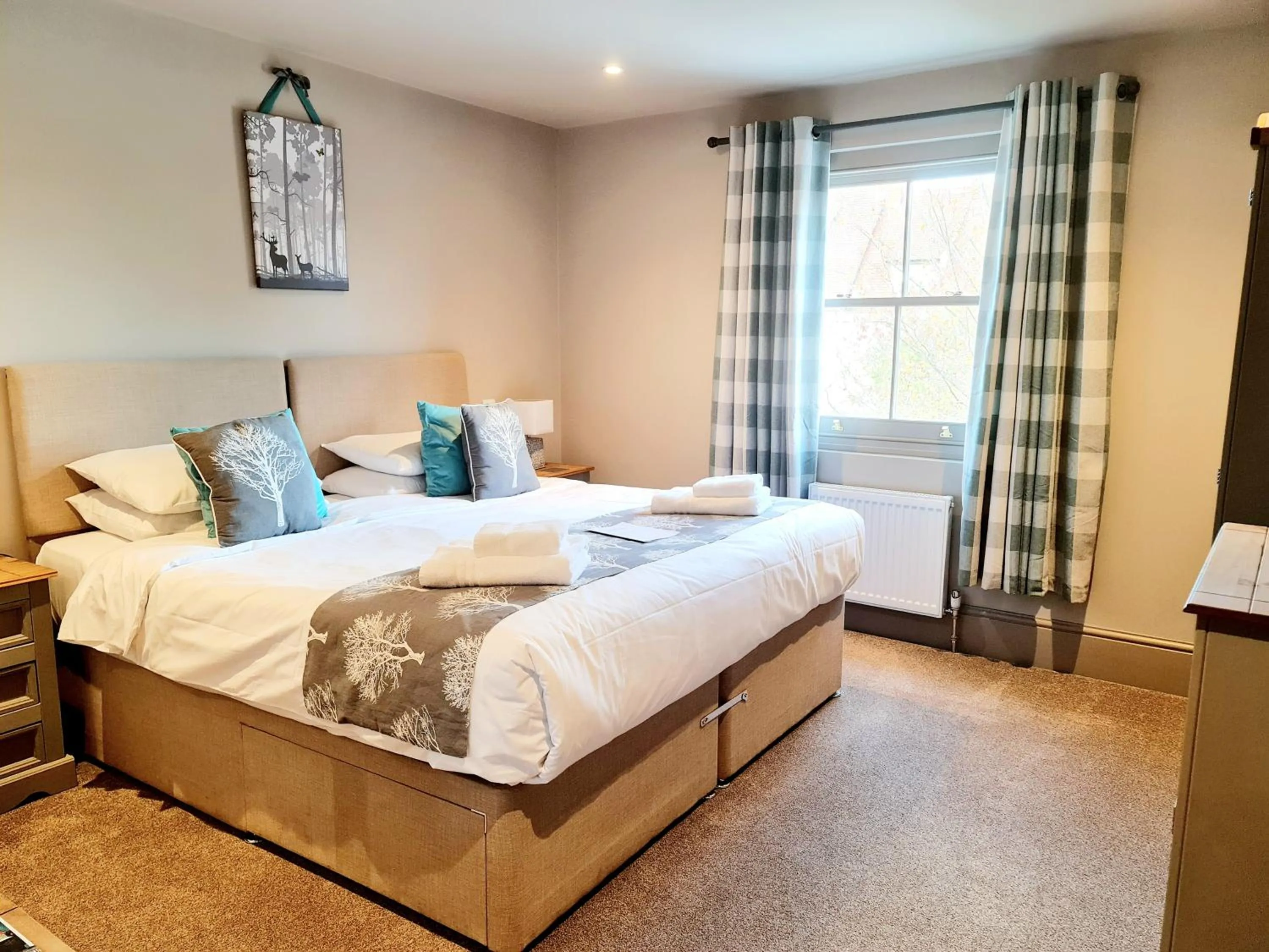 Bed in The Harvard Inn