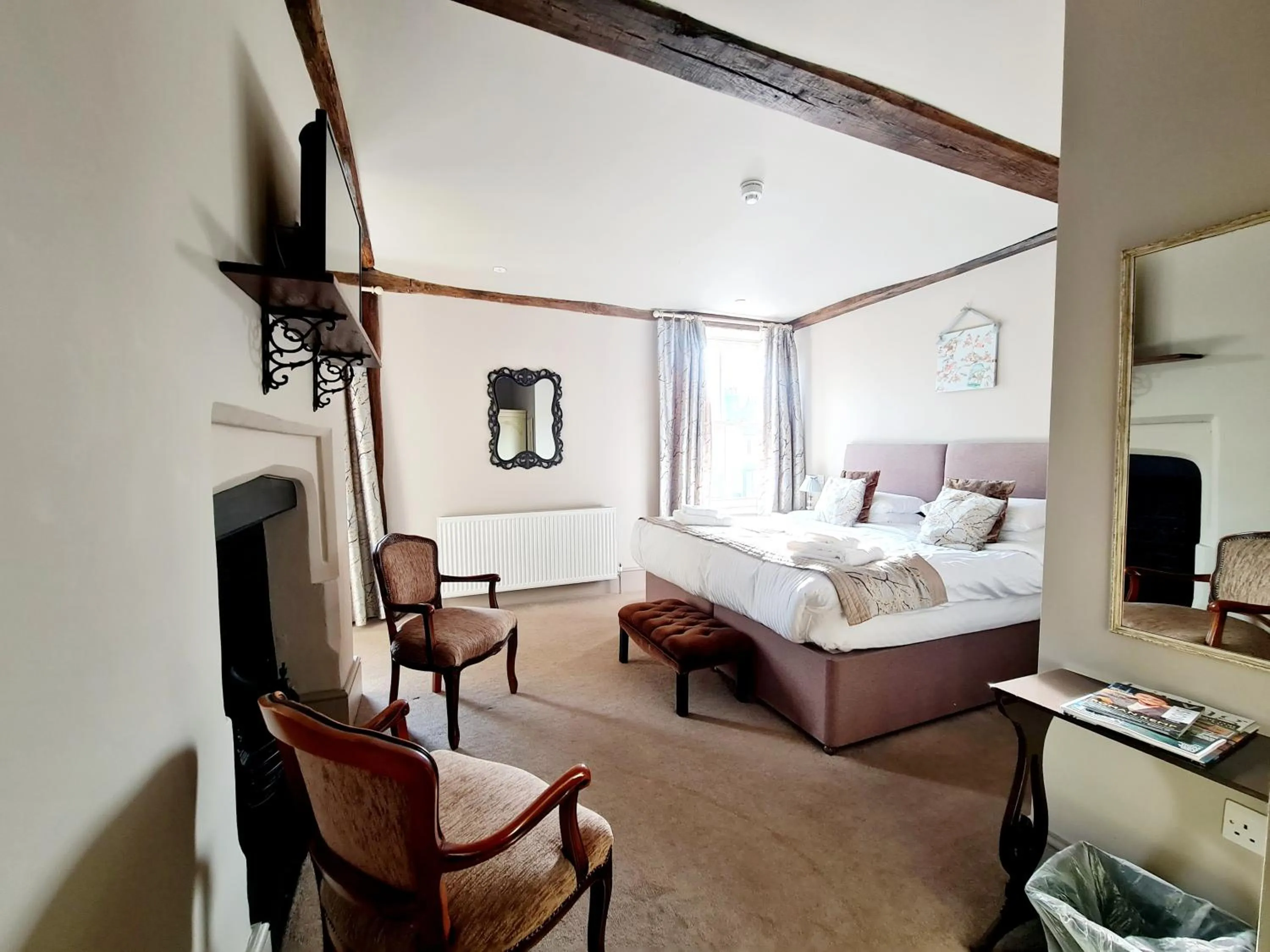 Bedroom, Bed in The Harvard Inn