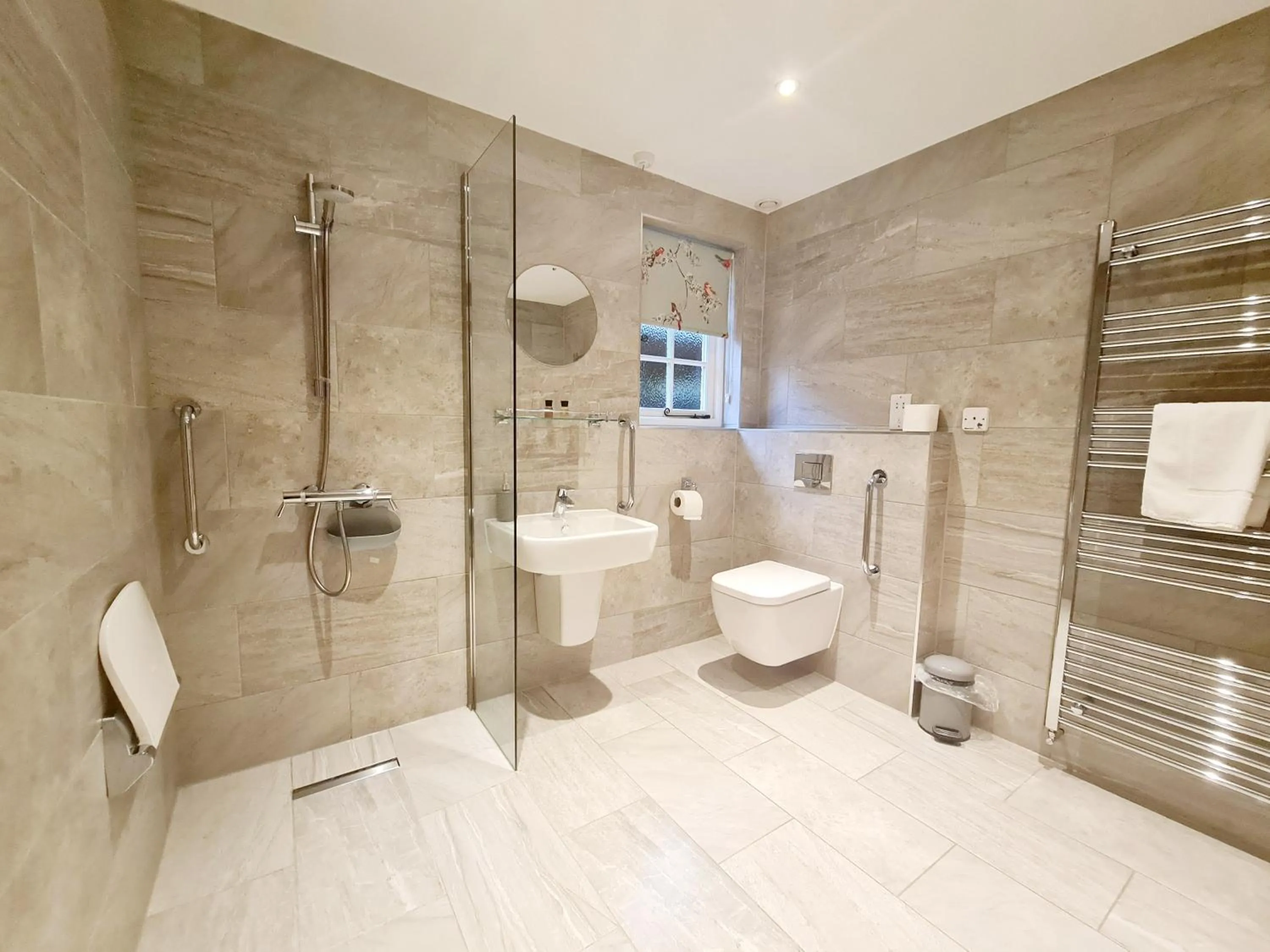 Shower in The Harvard Inn