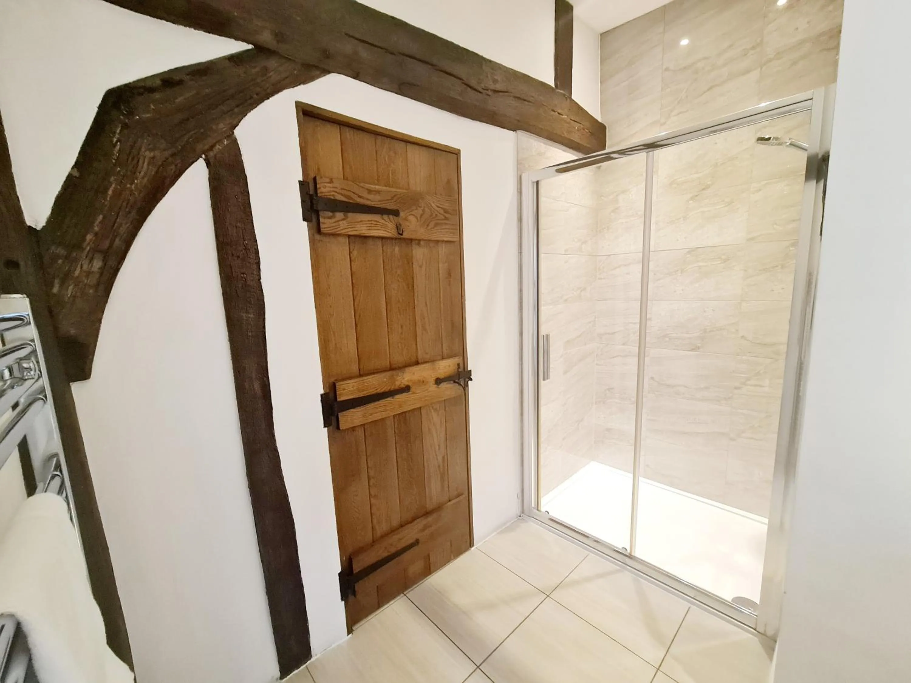 Shower in The Harvard Inn