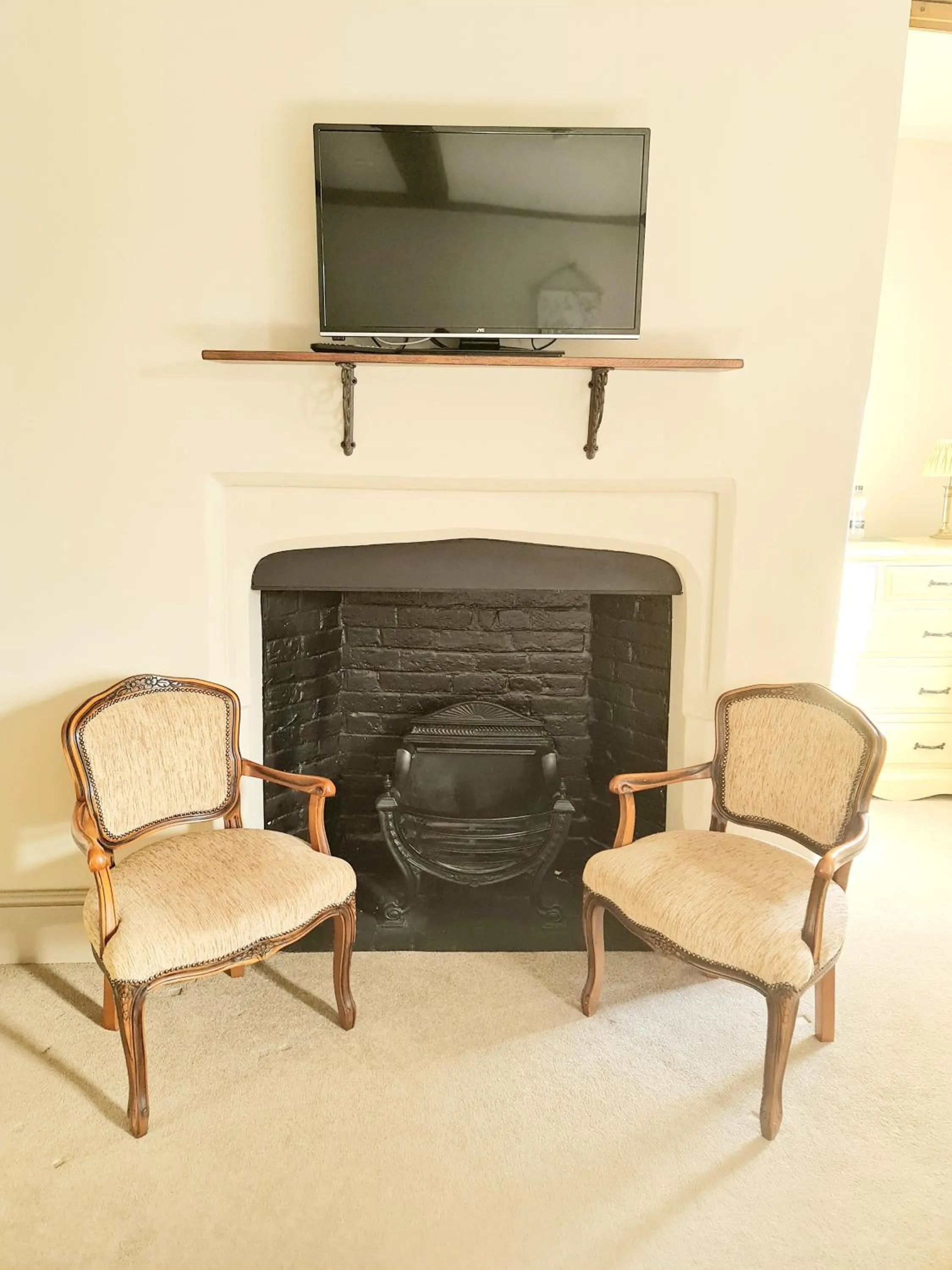 Bedroom in The Harvard Inn