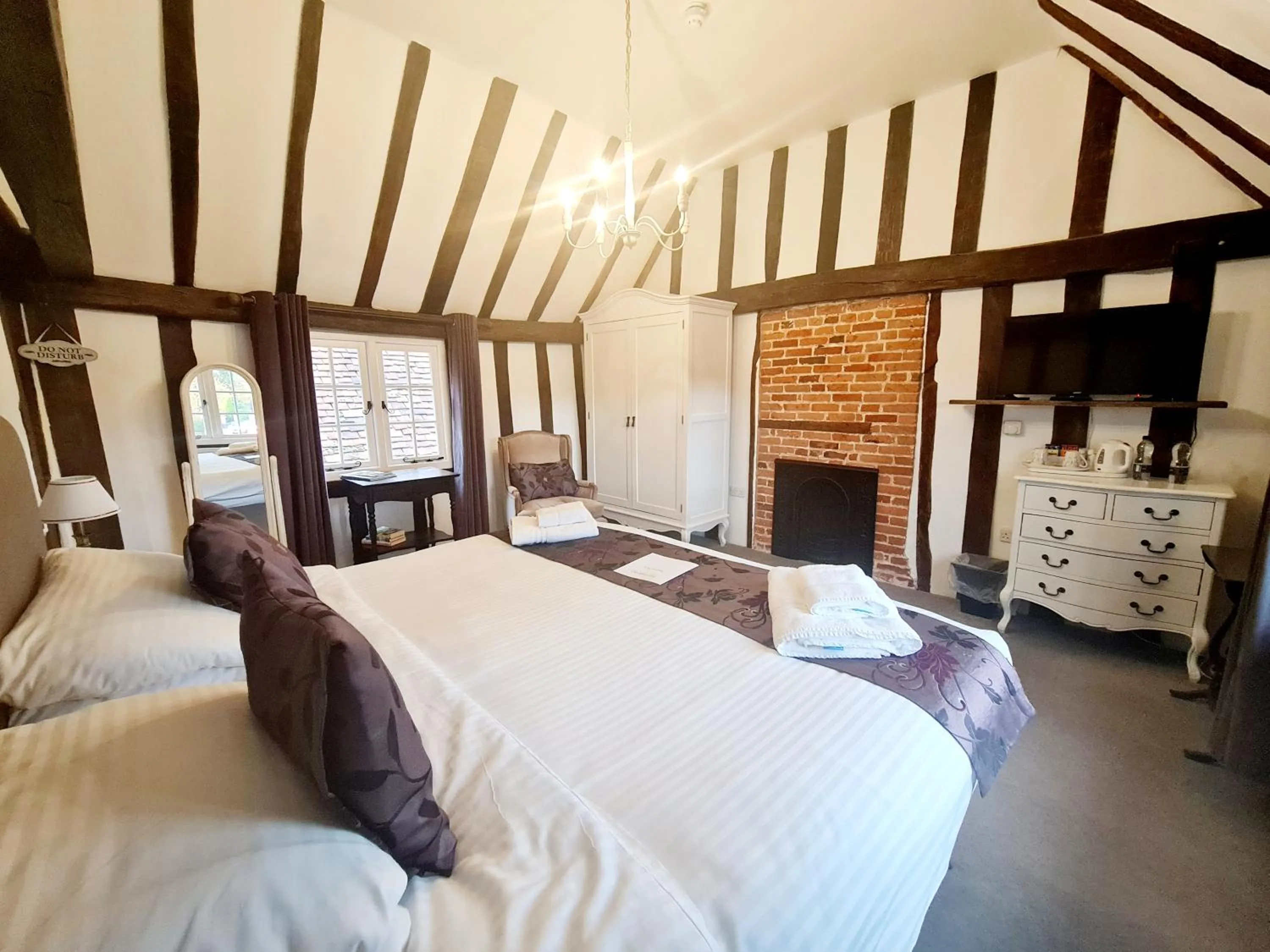 Bedroom, Bed in The Harvard Inn