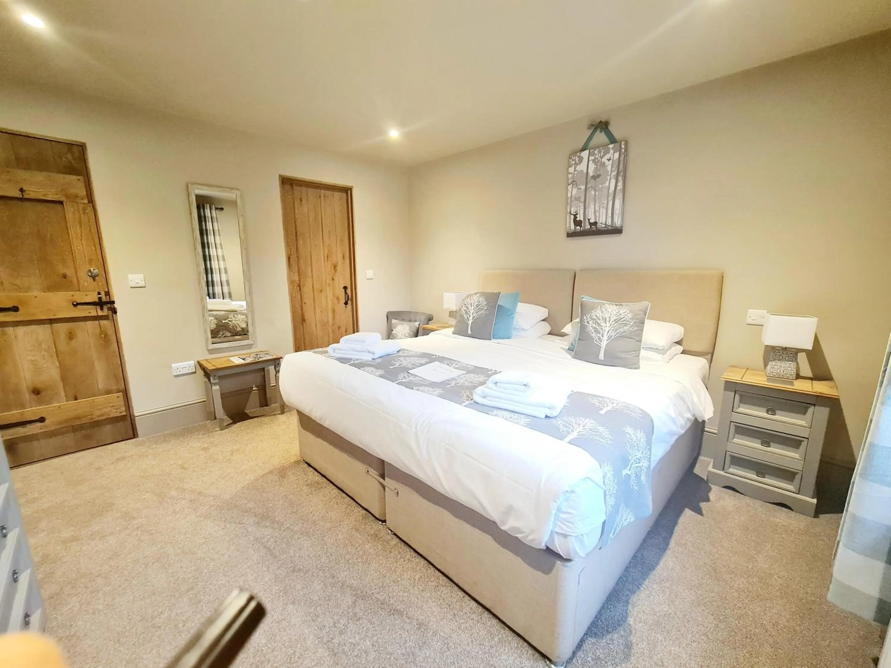 Bed in The Harvard Inn