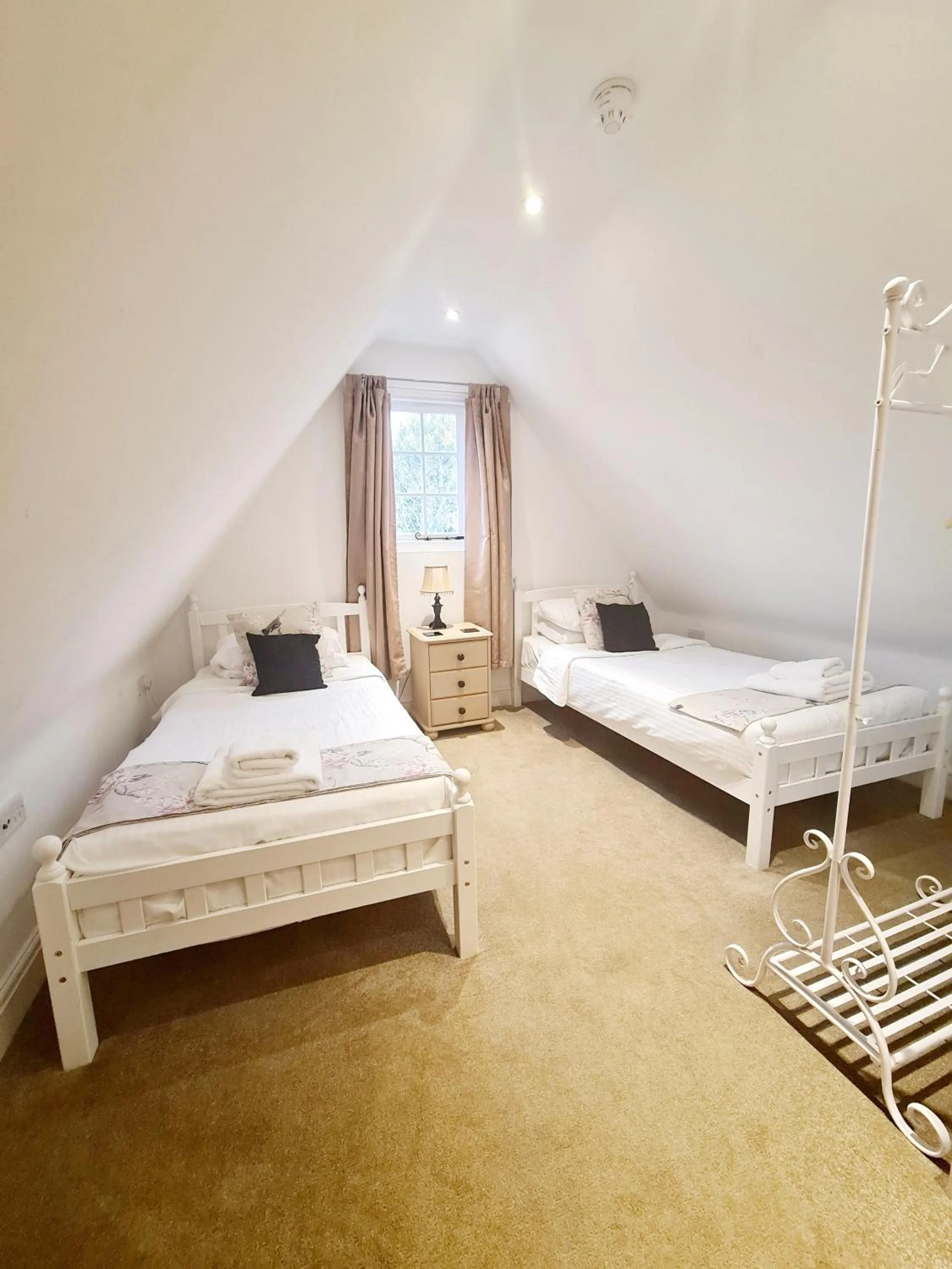 Bedroom, Bed in The Harvard Inn