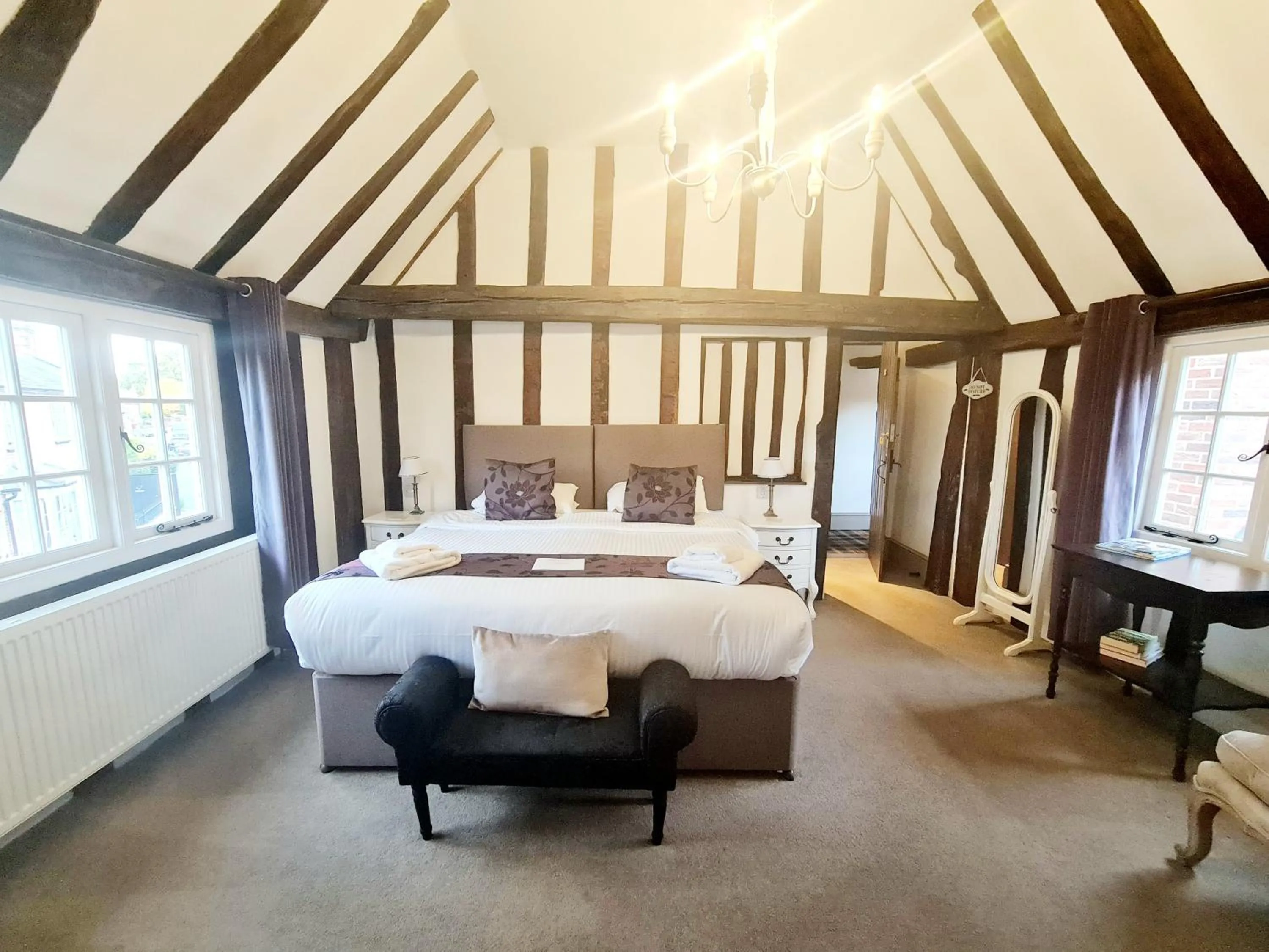 Bed in The Harvard Inn