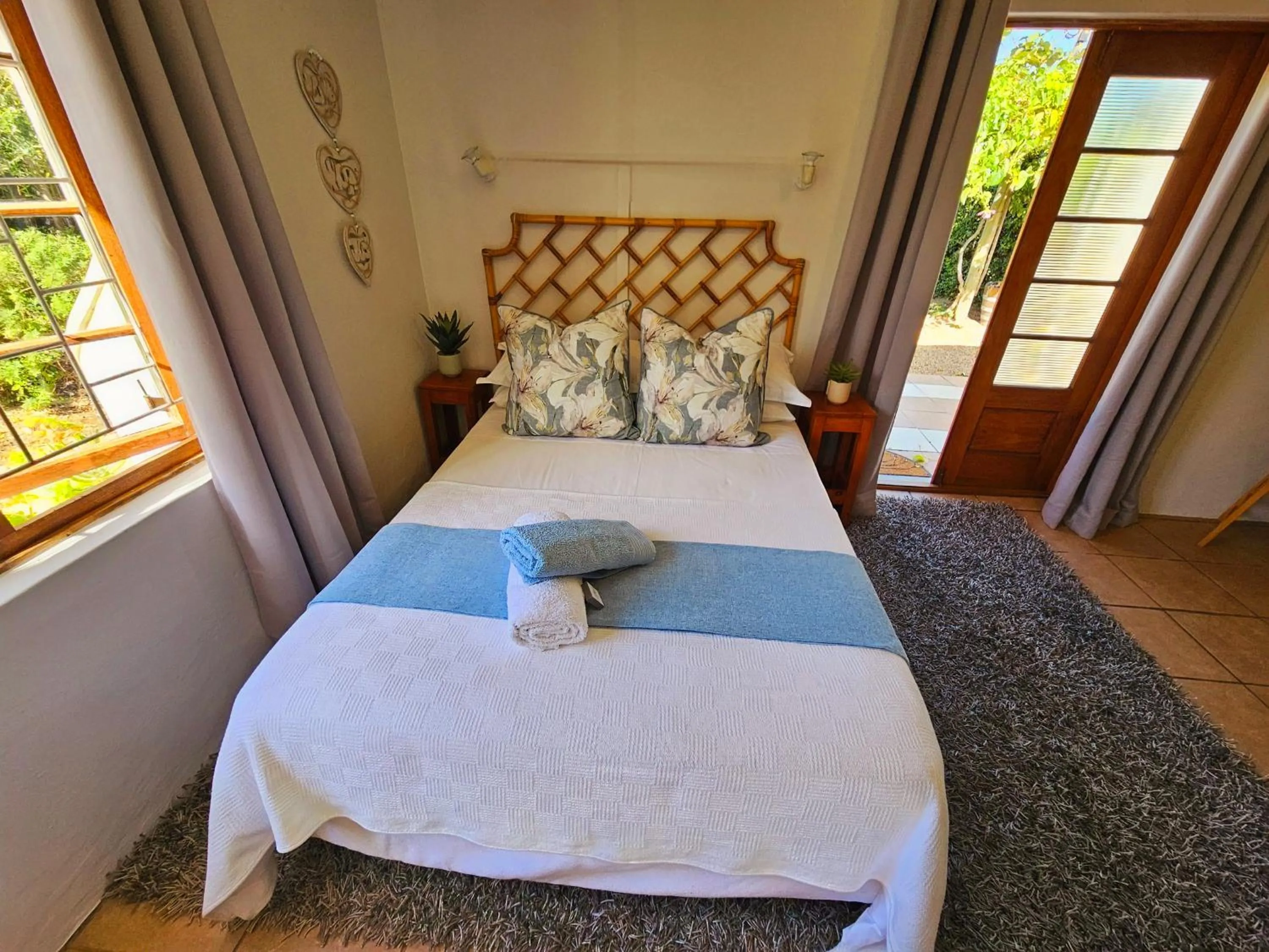 Bedroom, Bed in Rawsonville House