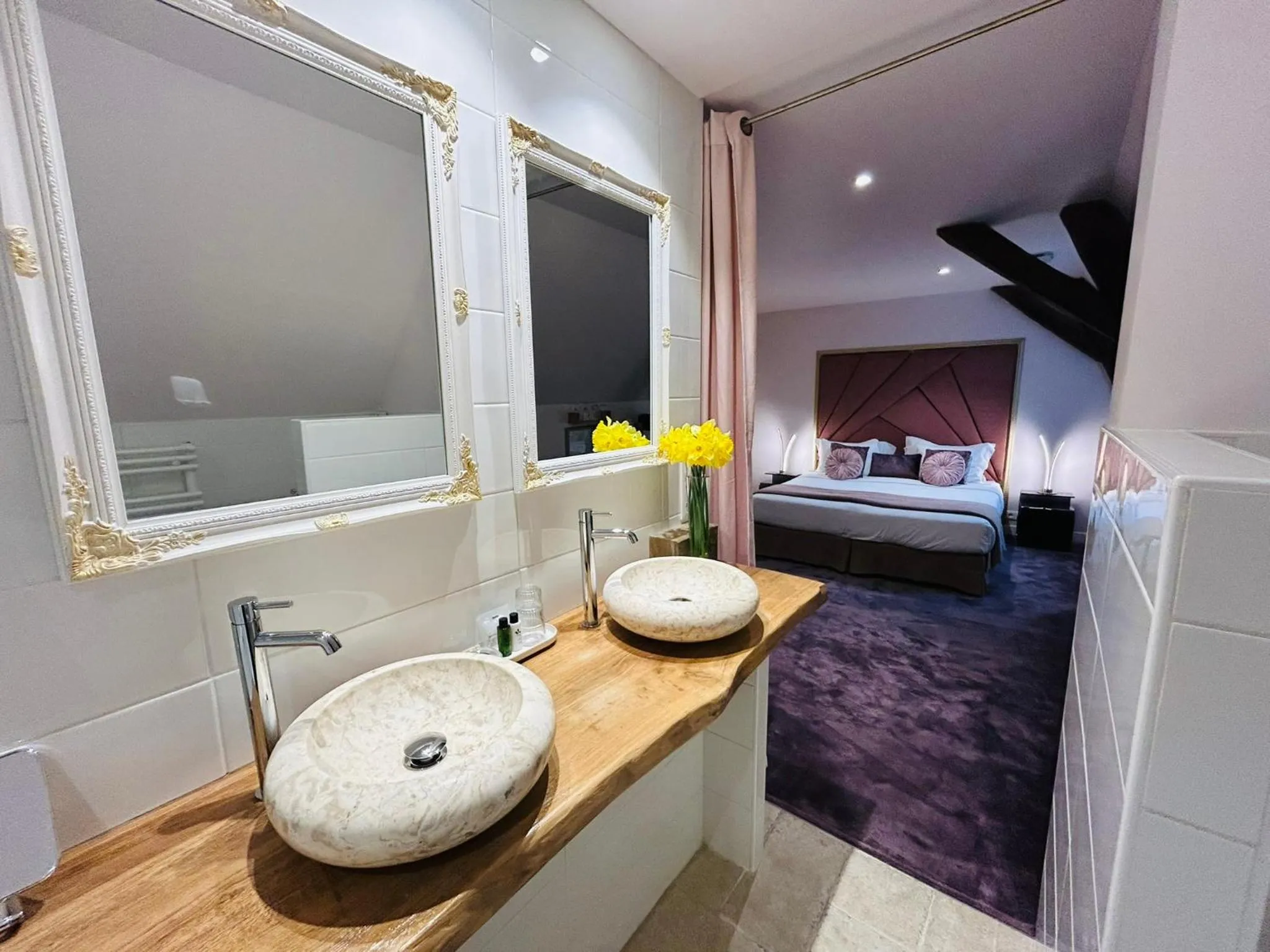 Bathroom, Bed in Domaine Pont Juillet