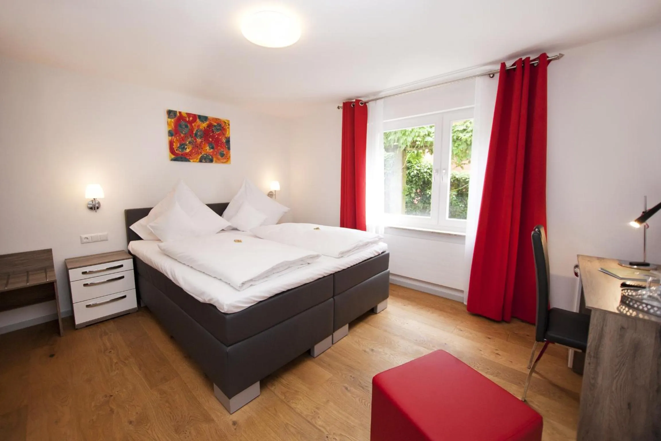 Photo of the whole room, Bed in Hotel Vintage Am Bundesbank-Bunker