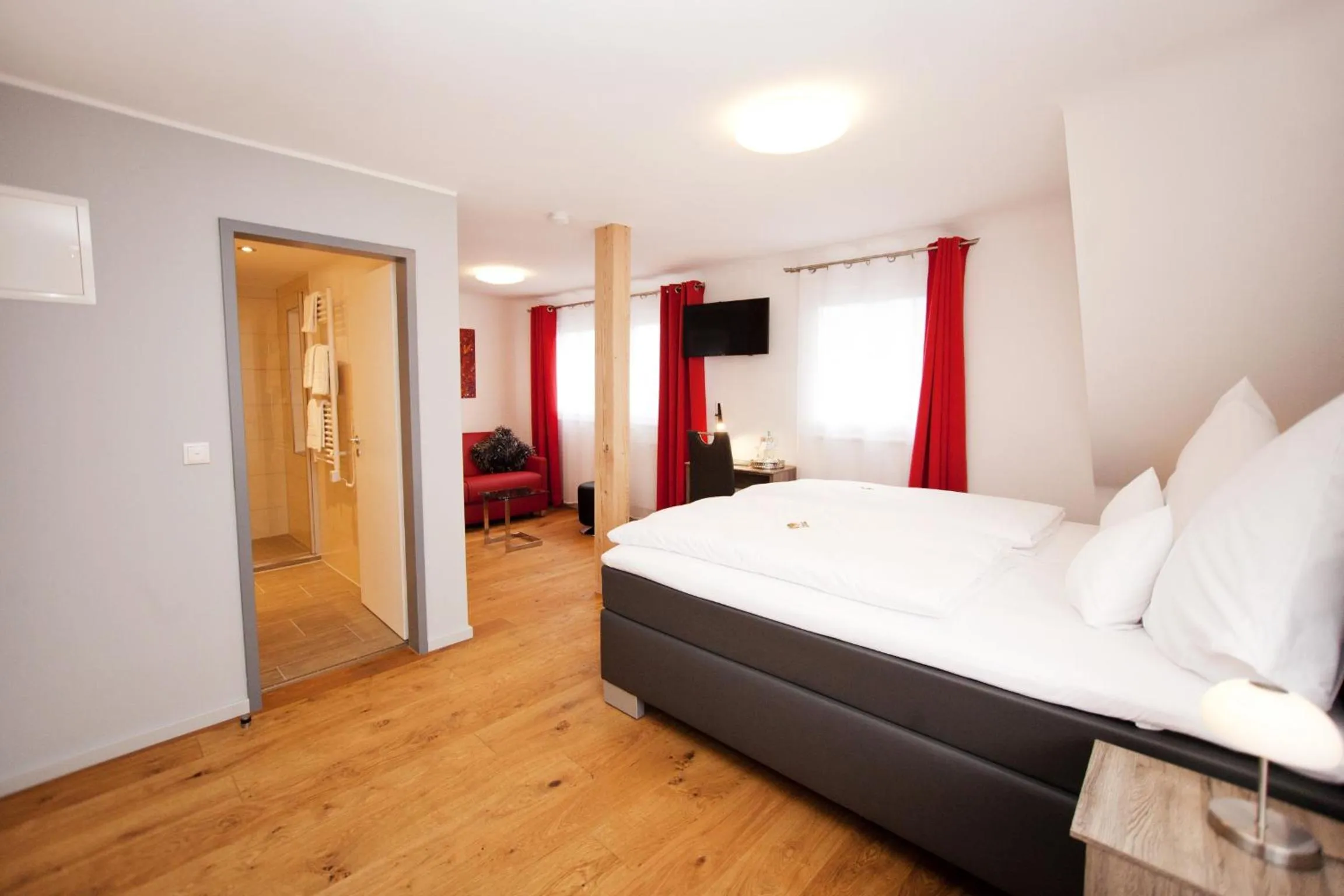 Photo of the whole room, Bed in Hotel Vintage Am Bundesbank-Bunker