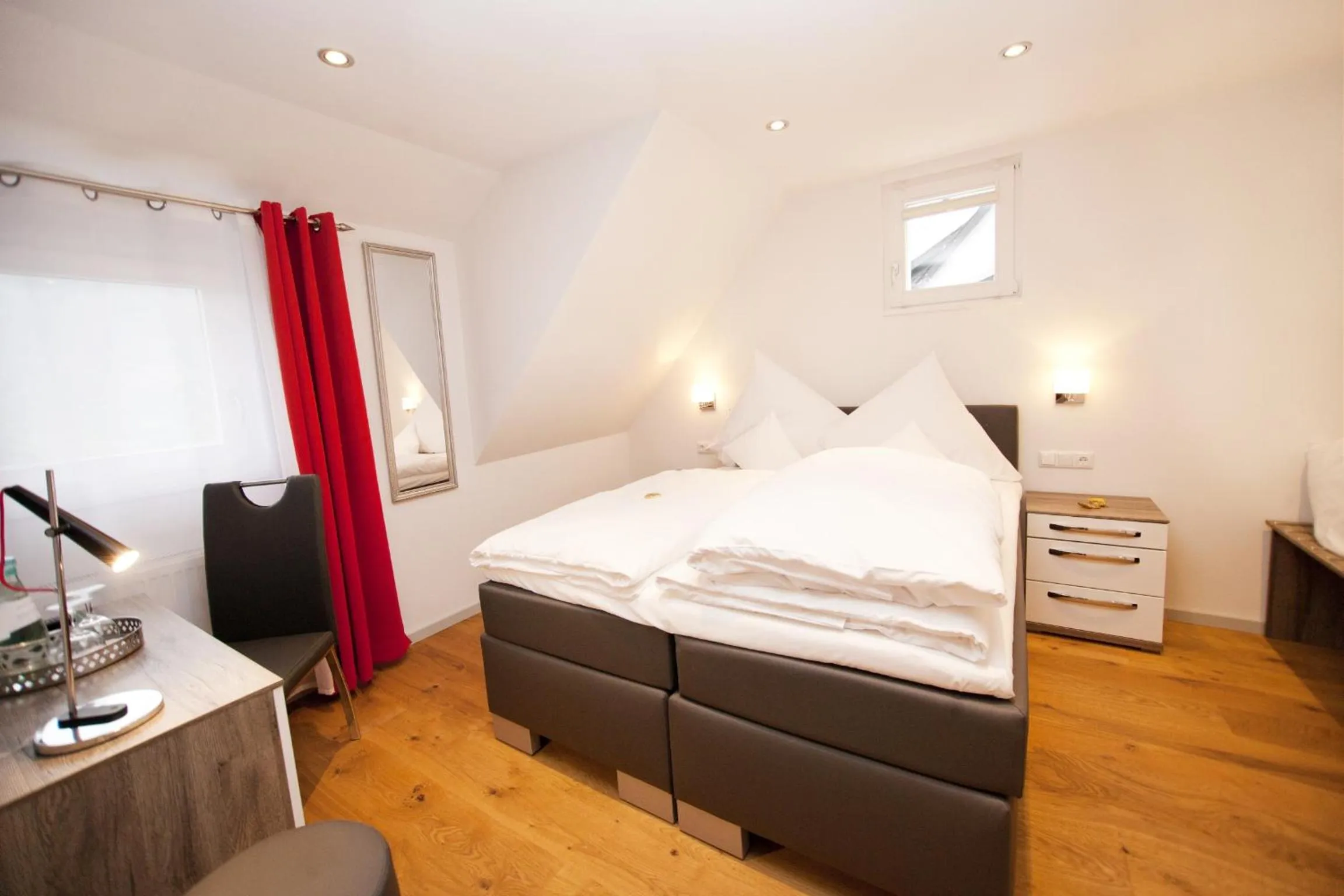 Photo of the whole room, Bed in Hotel Vintage Am Bundesbank-Bunker