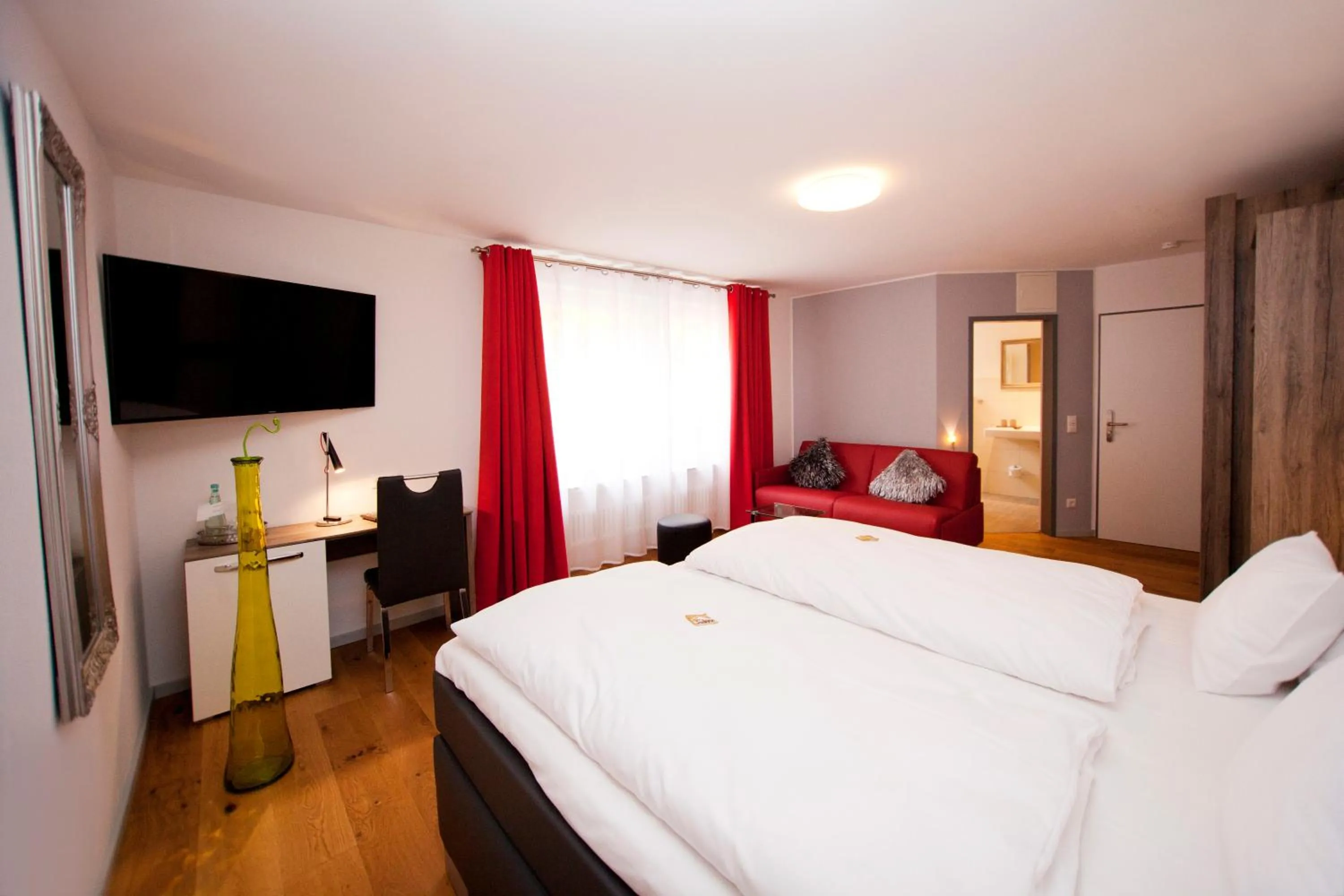 Bedroom, Bed in Hotel Vintage Am Bundesbank-Bunker