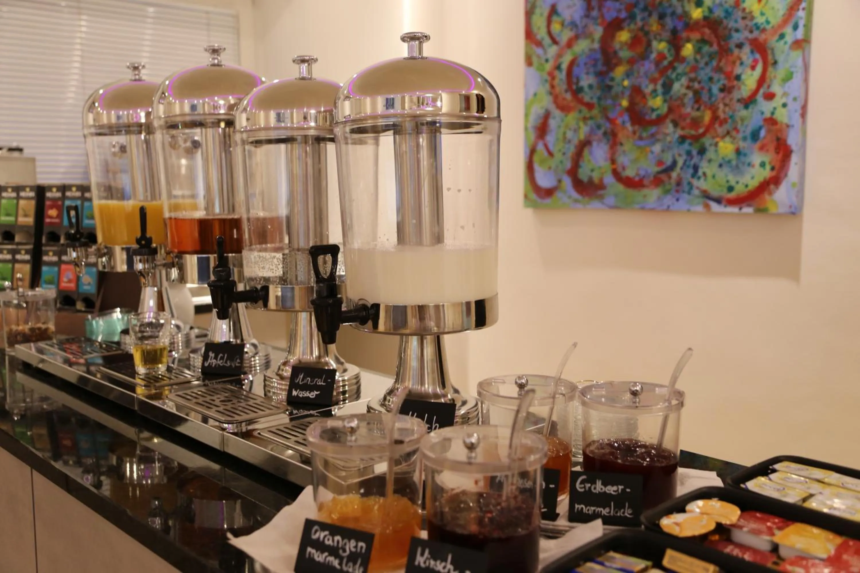 Buffet breakfast in Hotel Vintage Am Bundesbank-Bunker