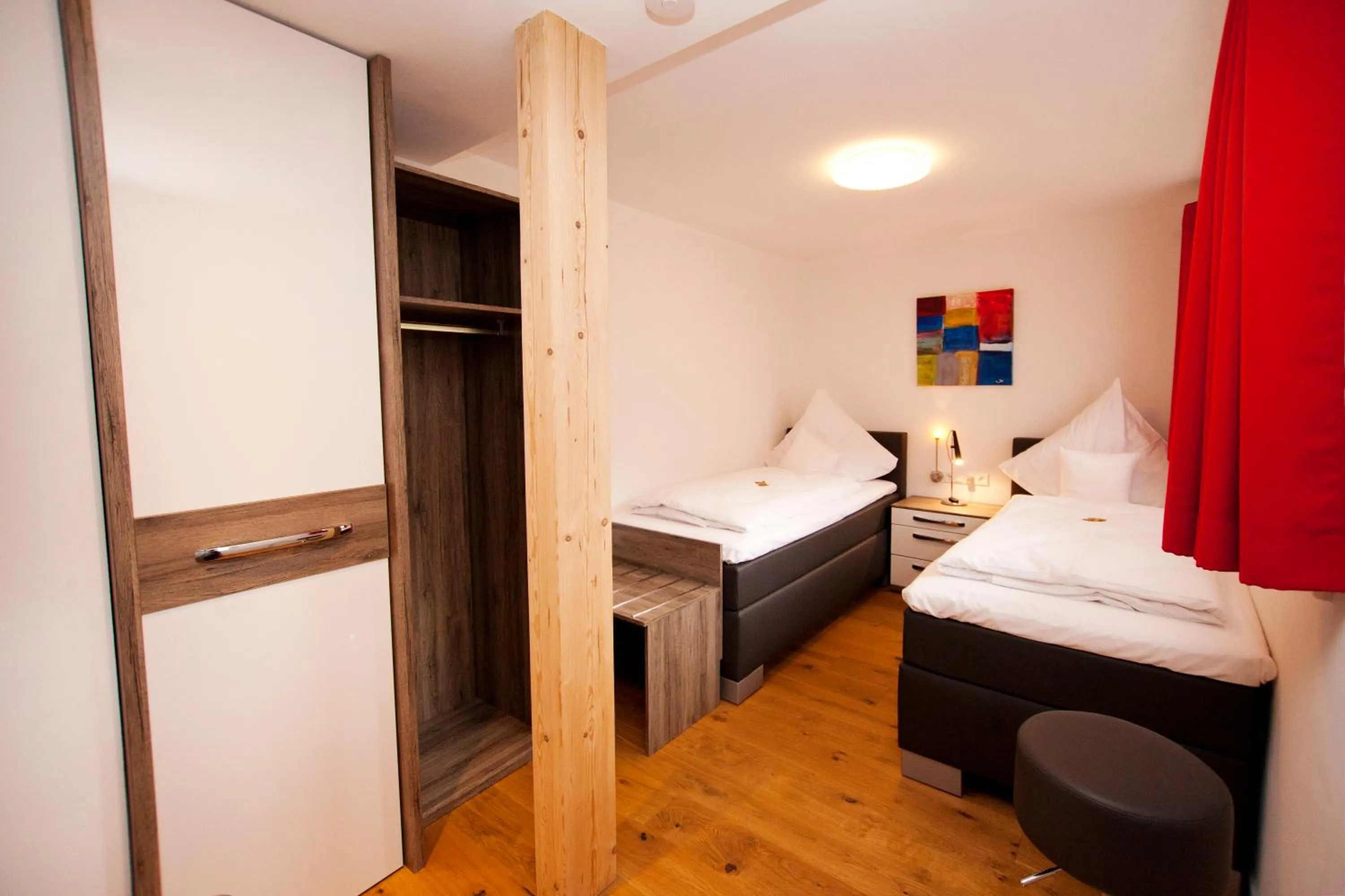 Photo of the whole room, Bed in Hotel Vintage Am Bundesbank-Bunker