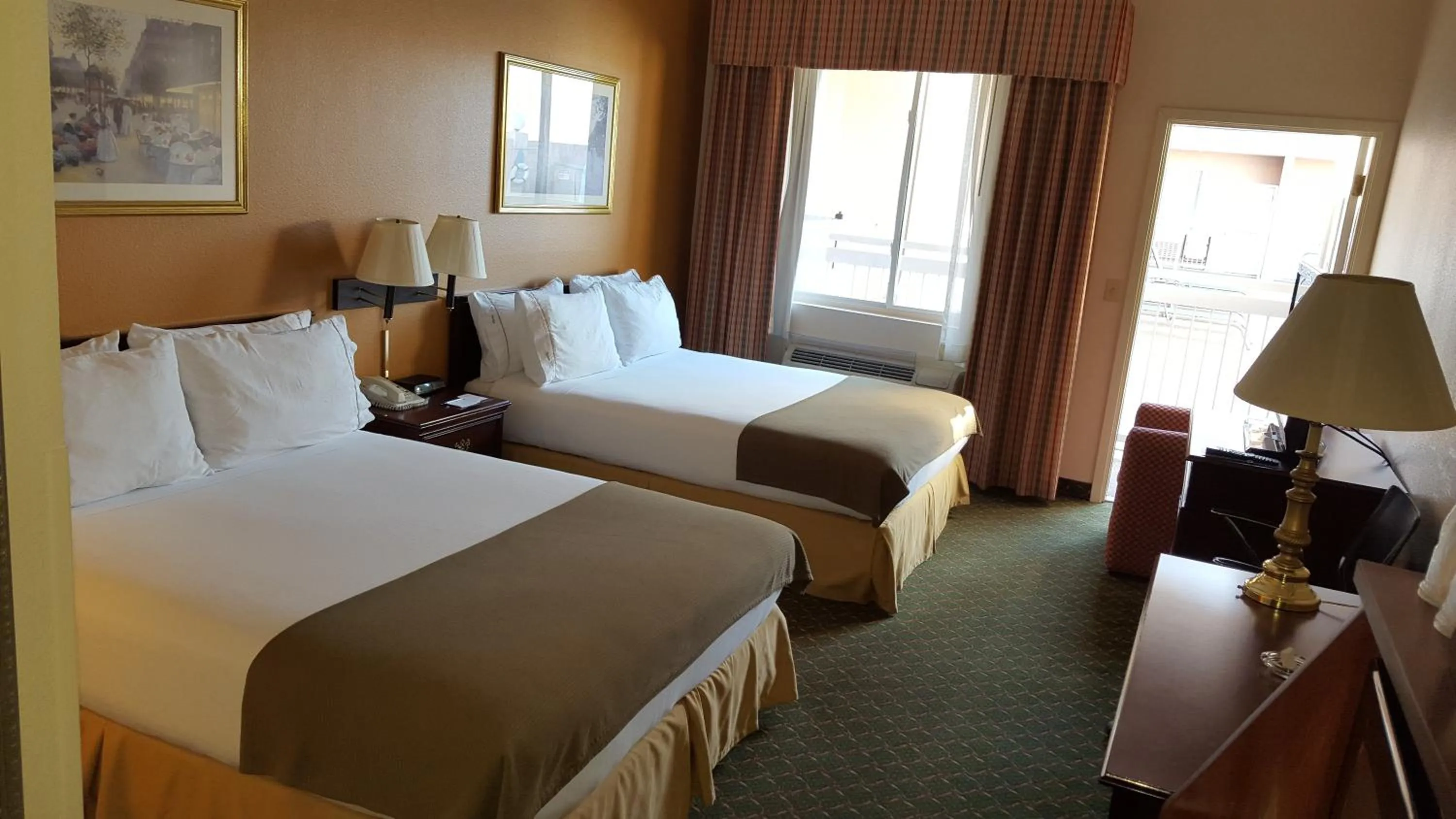 Bed in Country Inn & Suites by Radisson, Fort Worth West l-30 NAS JRB