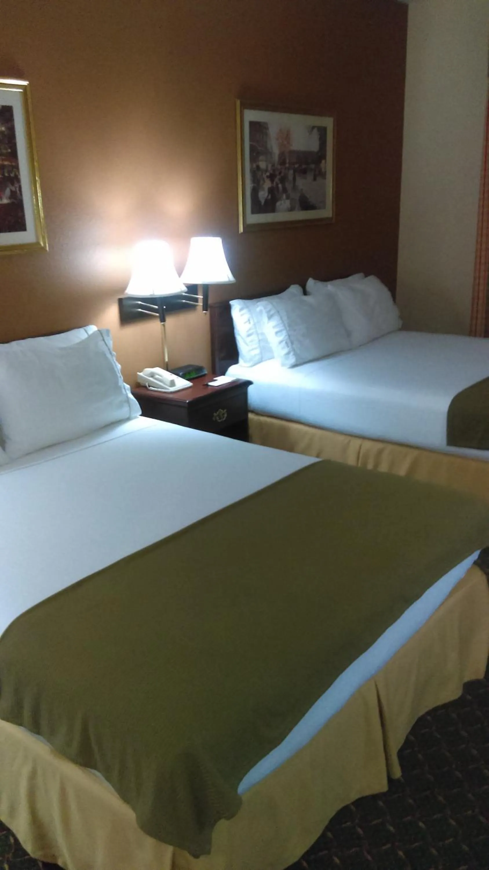 Bed in Country Inn & Suites by Radisson, Fort Worth West l-30 NAS JRB