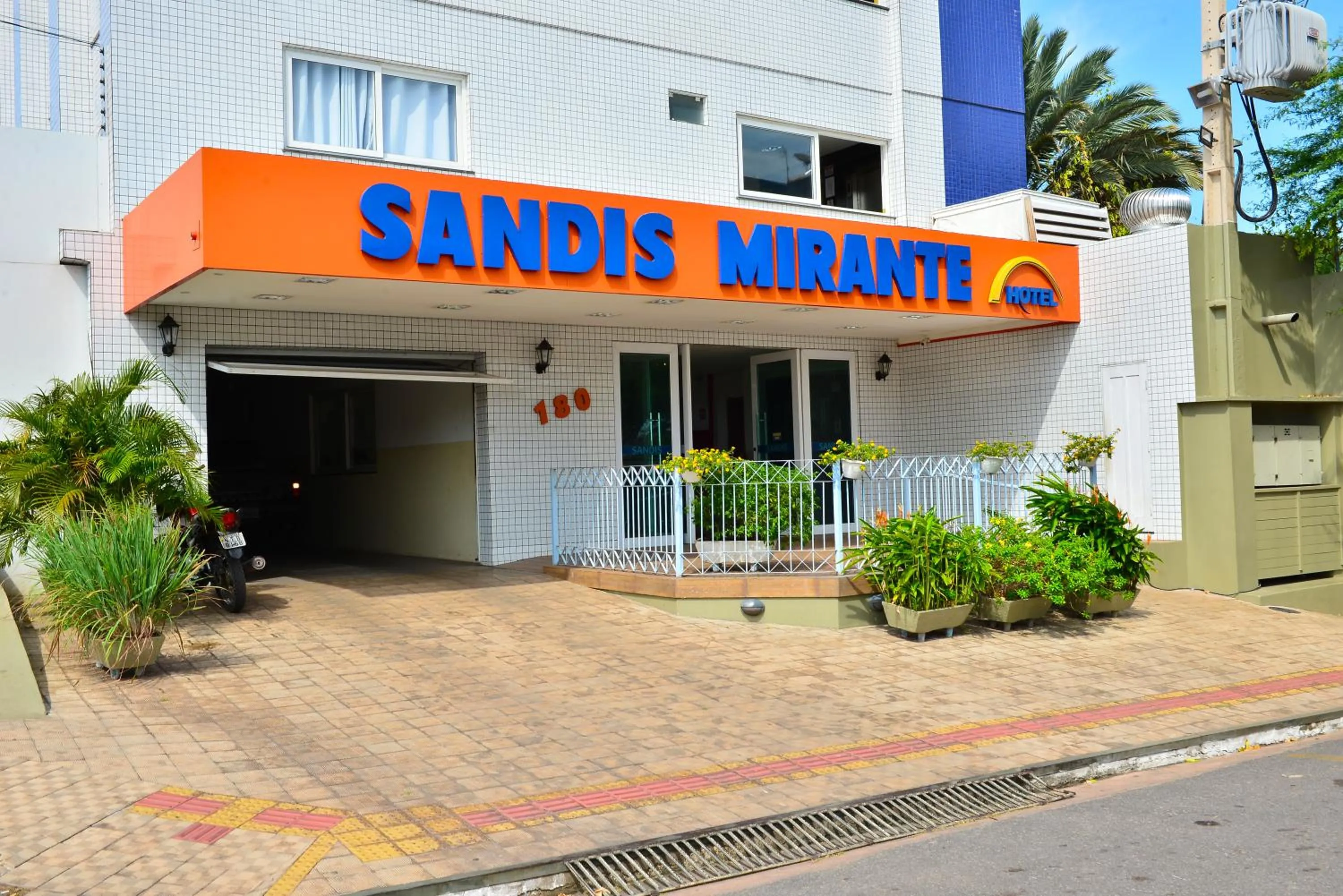Facade/entrance in Hotel Sandis Mirante