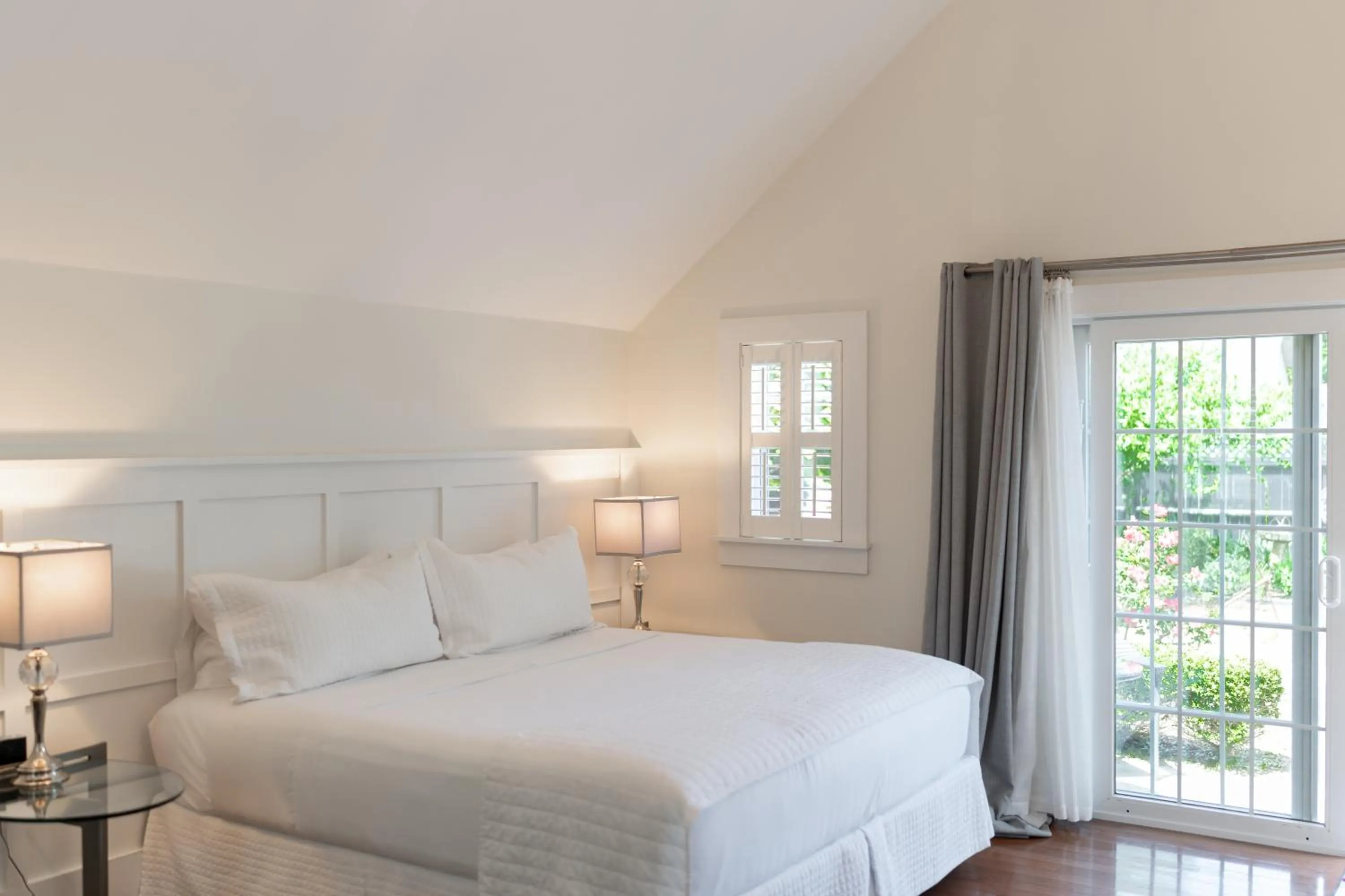 Bed in The Platinum Pebble Boutique Inn - Adults Only Property