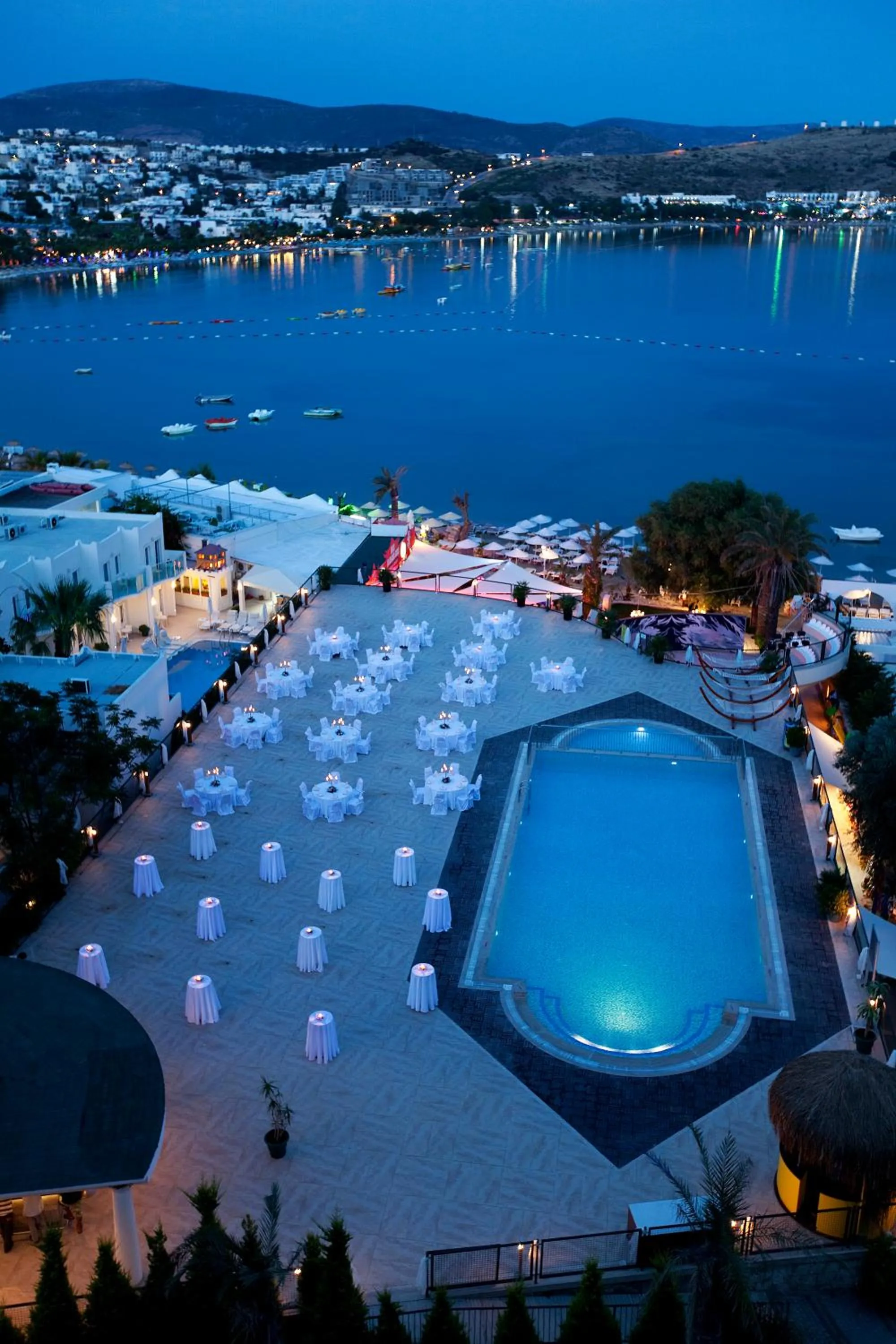 Swimming pool in Royal Asarlik Beach Hotel