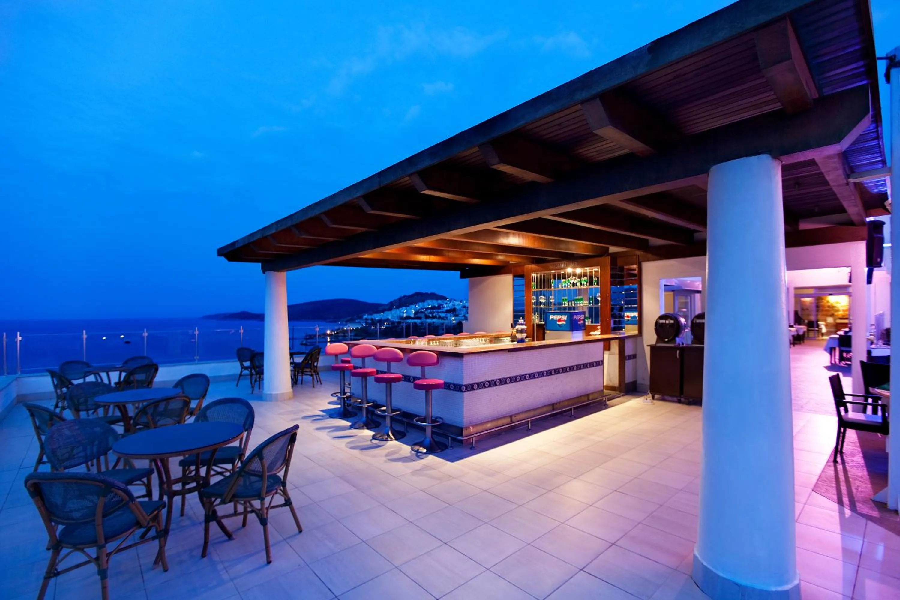 Lounge or bar in Royal Asarlik Beach Hotel