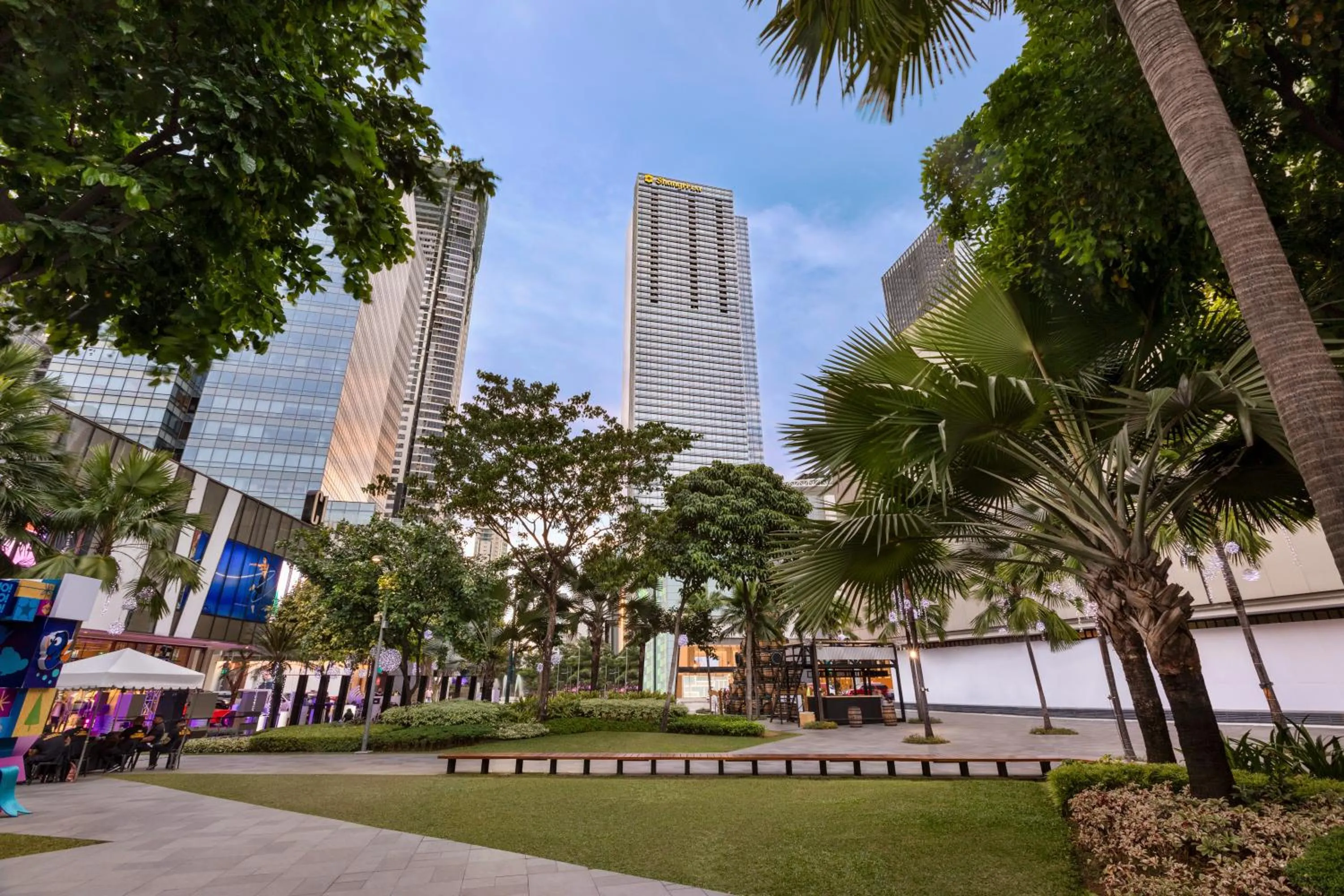 Property building in Shangri-La The Fort, Manila