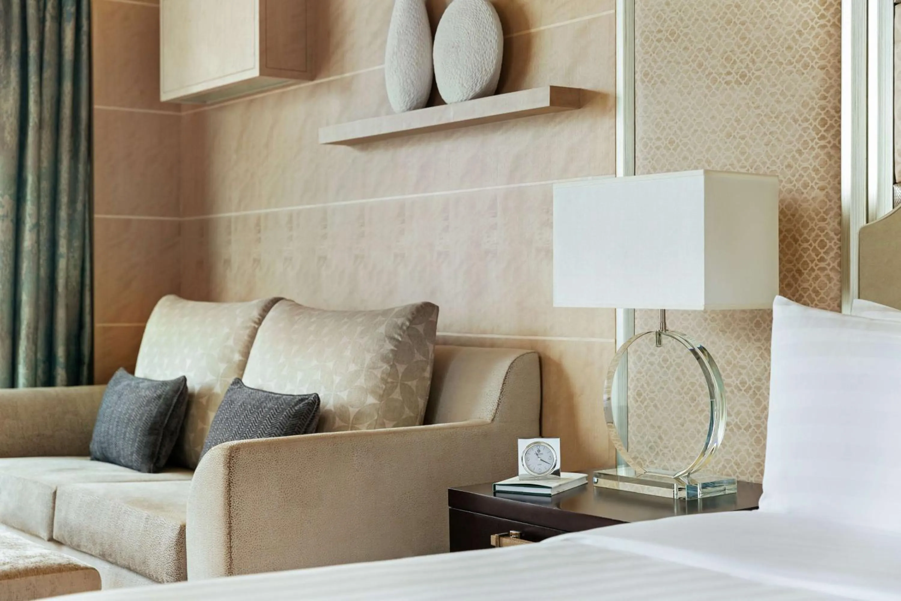 Photo of the whole room, Bed in Shangri-La The Fort, Manila