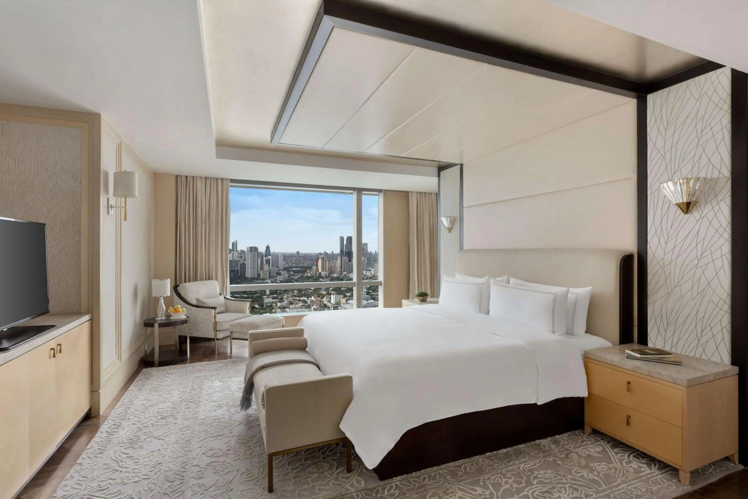 Photo of the whole room, Bed in Shangri-La The Fort, Manila