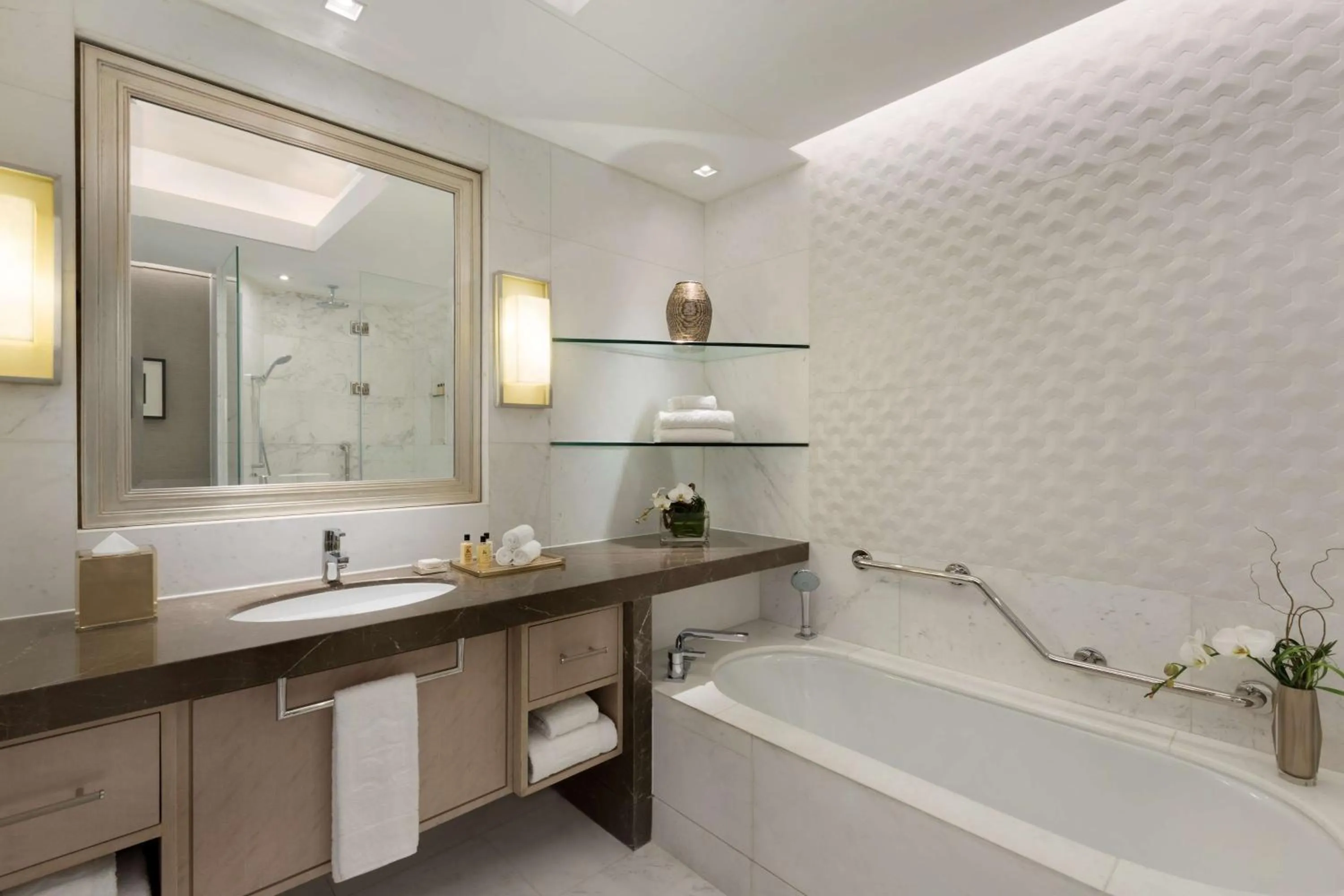 Bathroom in Shangri-La The Fort, Manila